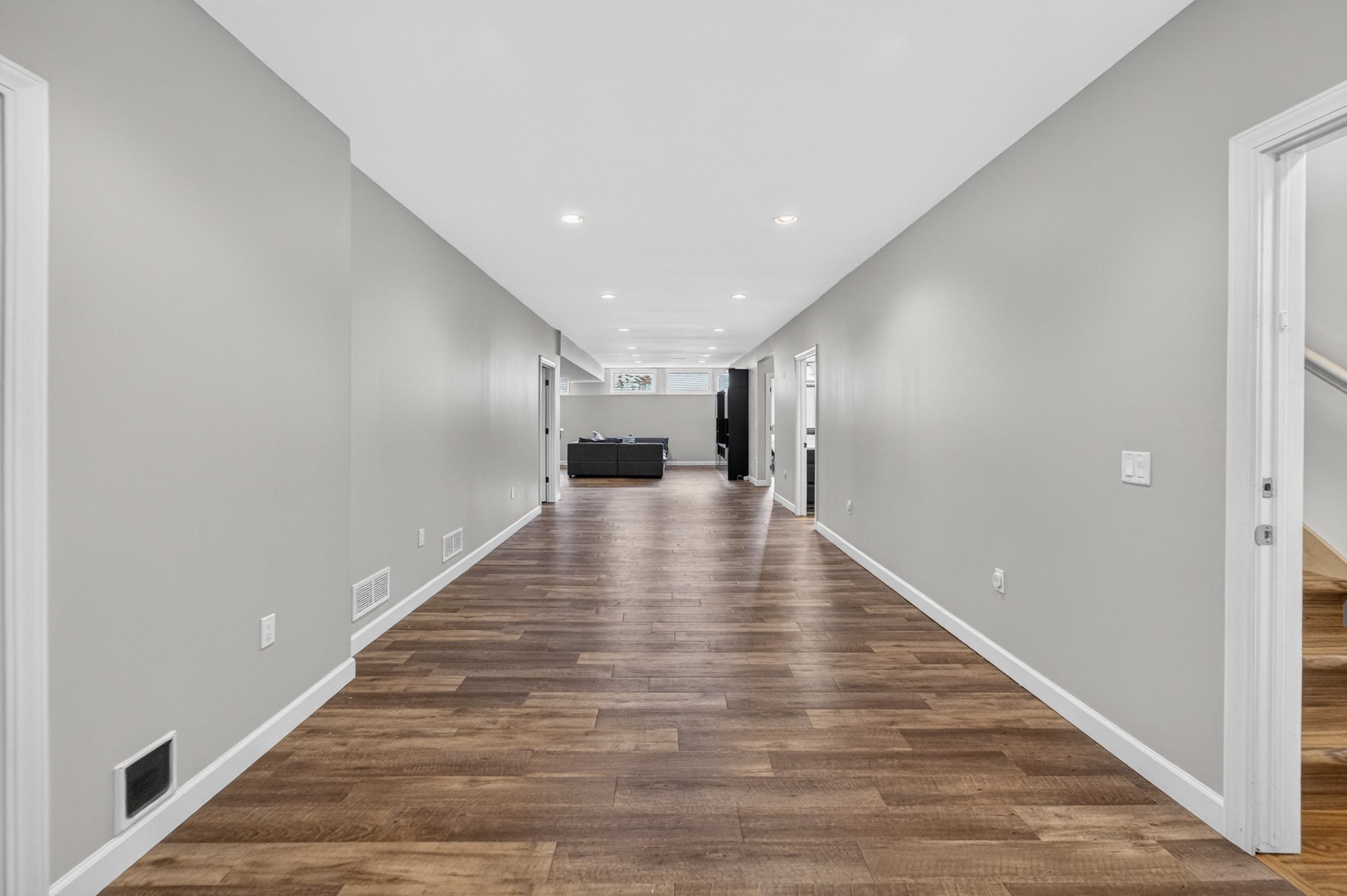 609 S Meadowbrook Lane