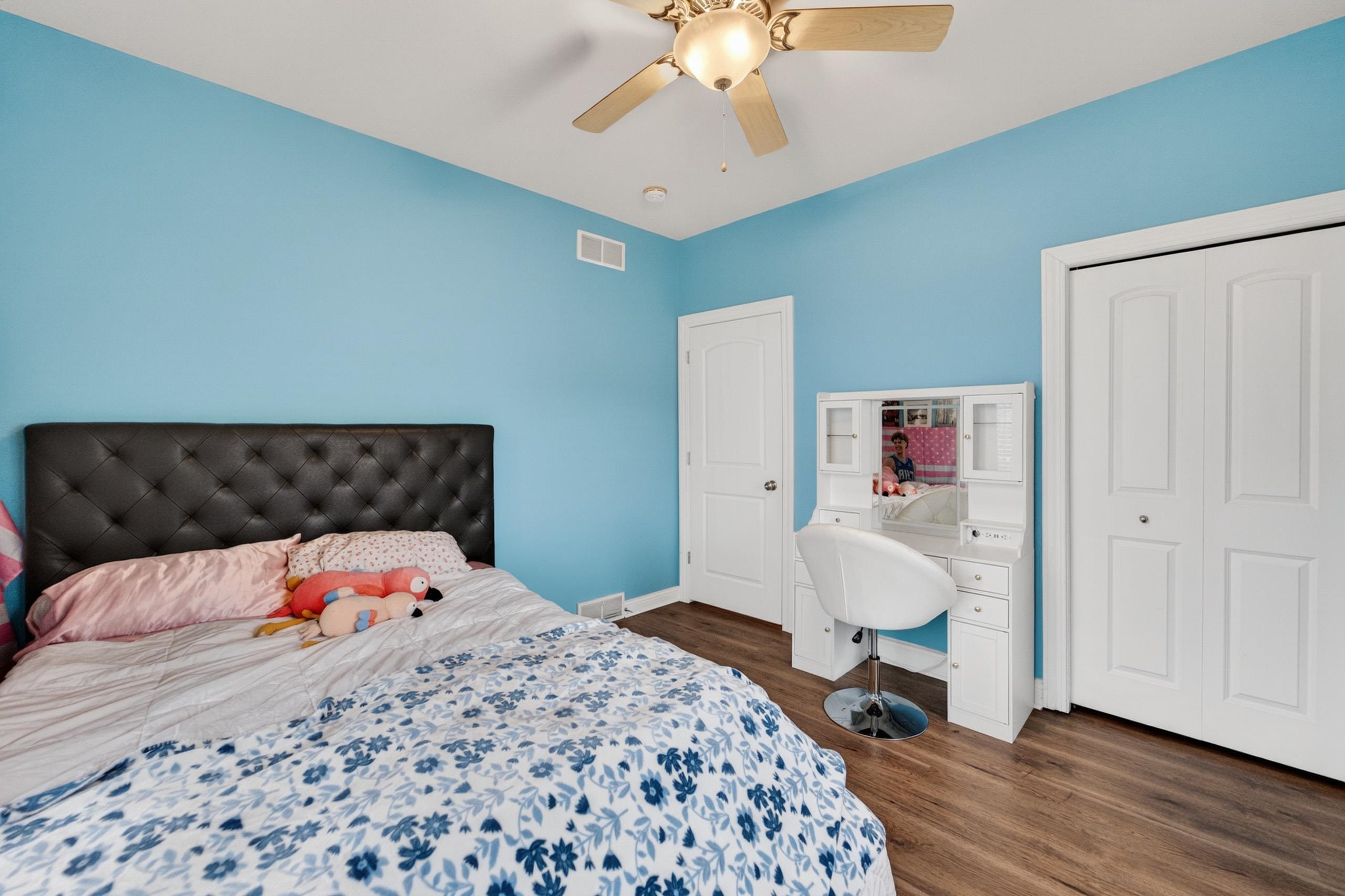 609 S Meadowbrook Lane