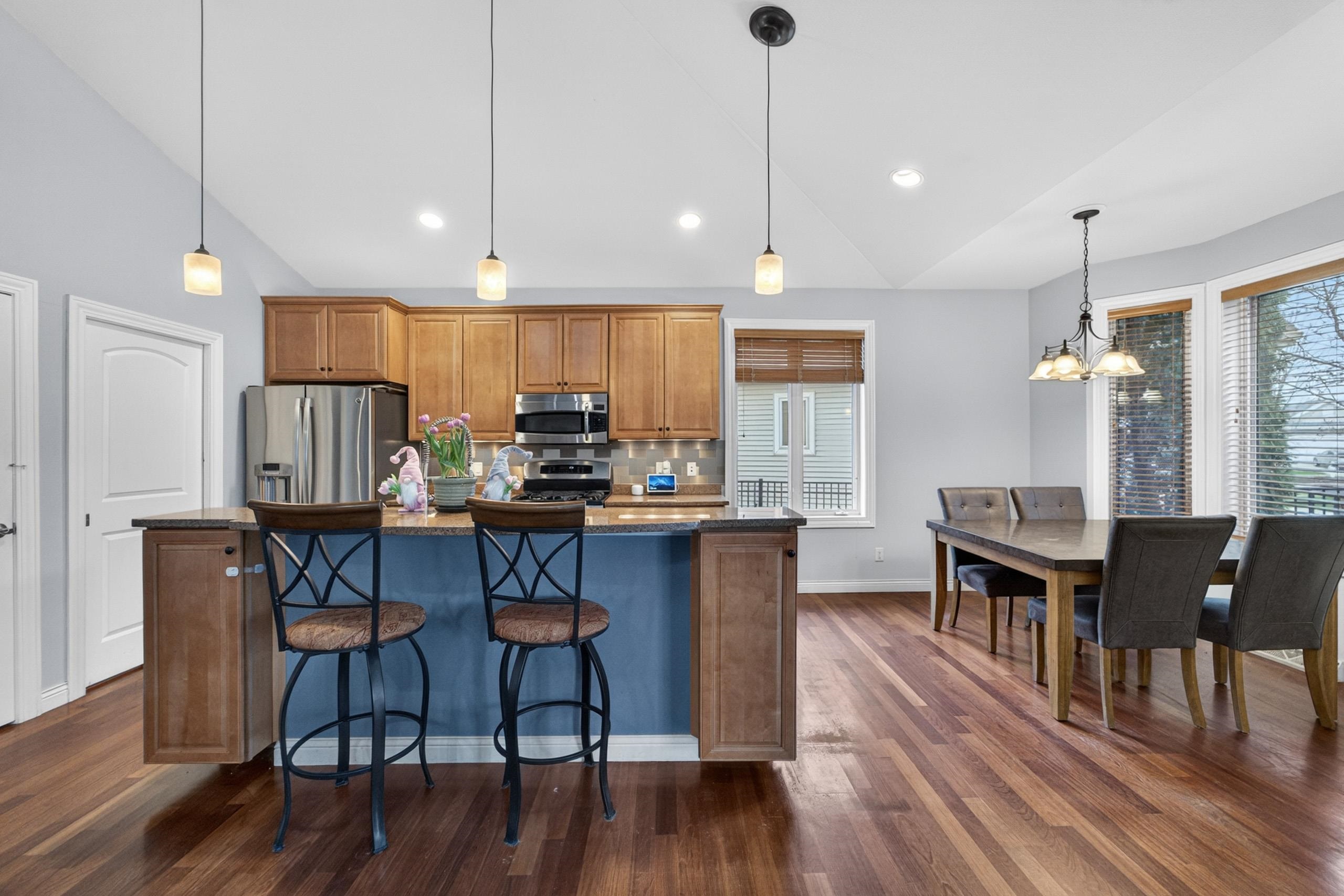 609 S Meadowbrook Lane