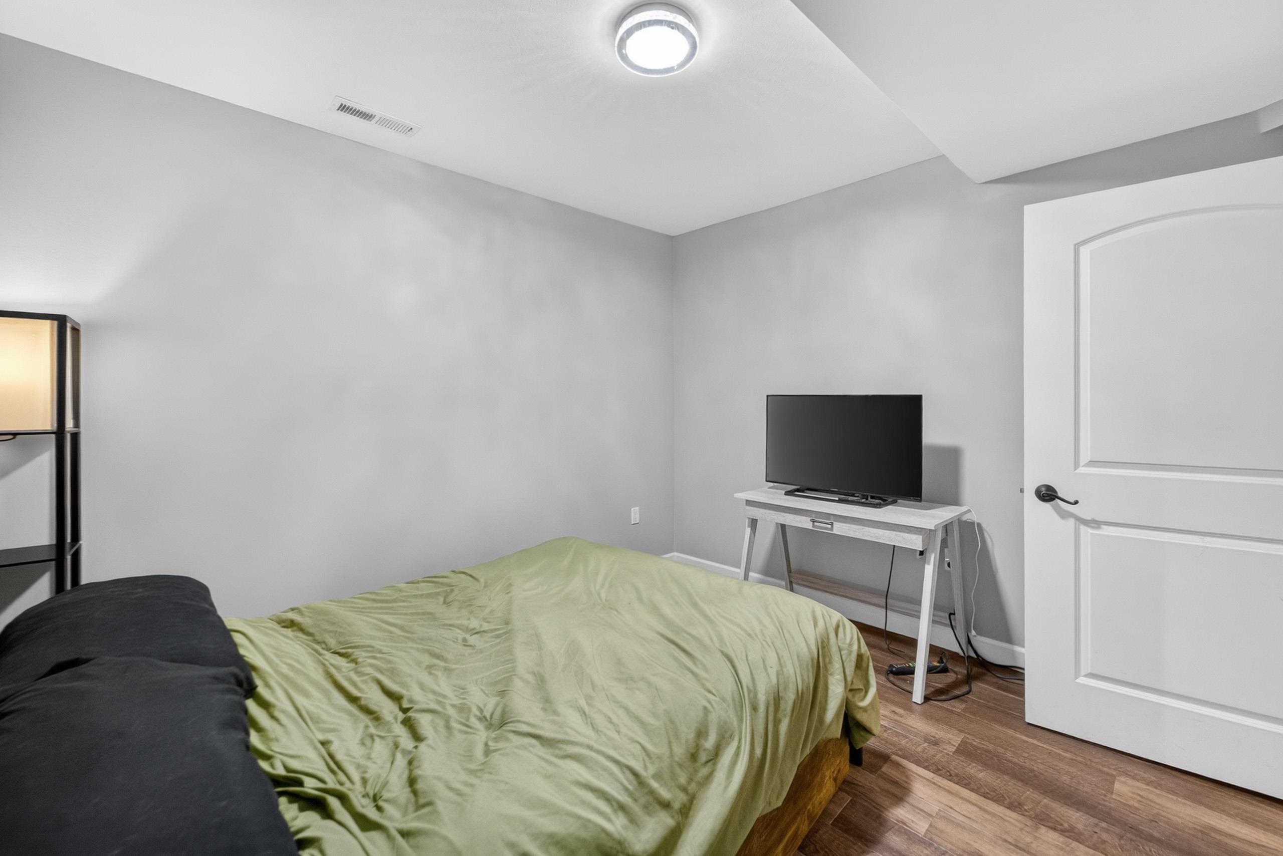 609 S Meadowbrook Lane