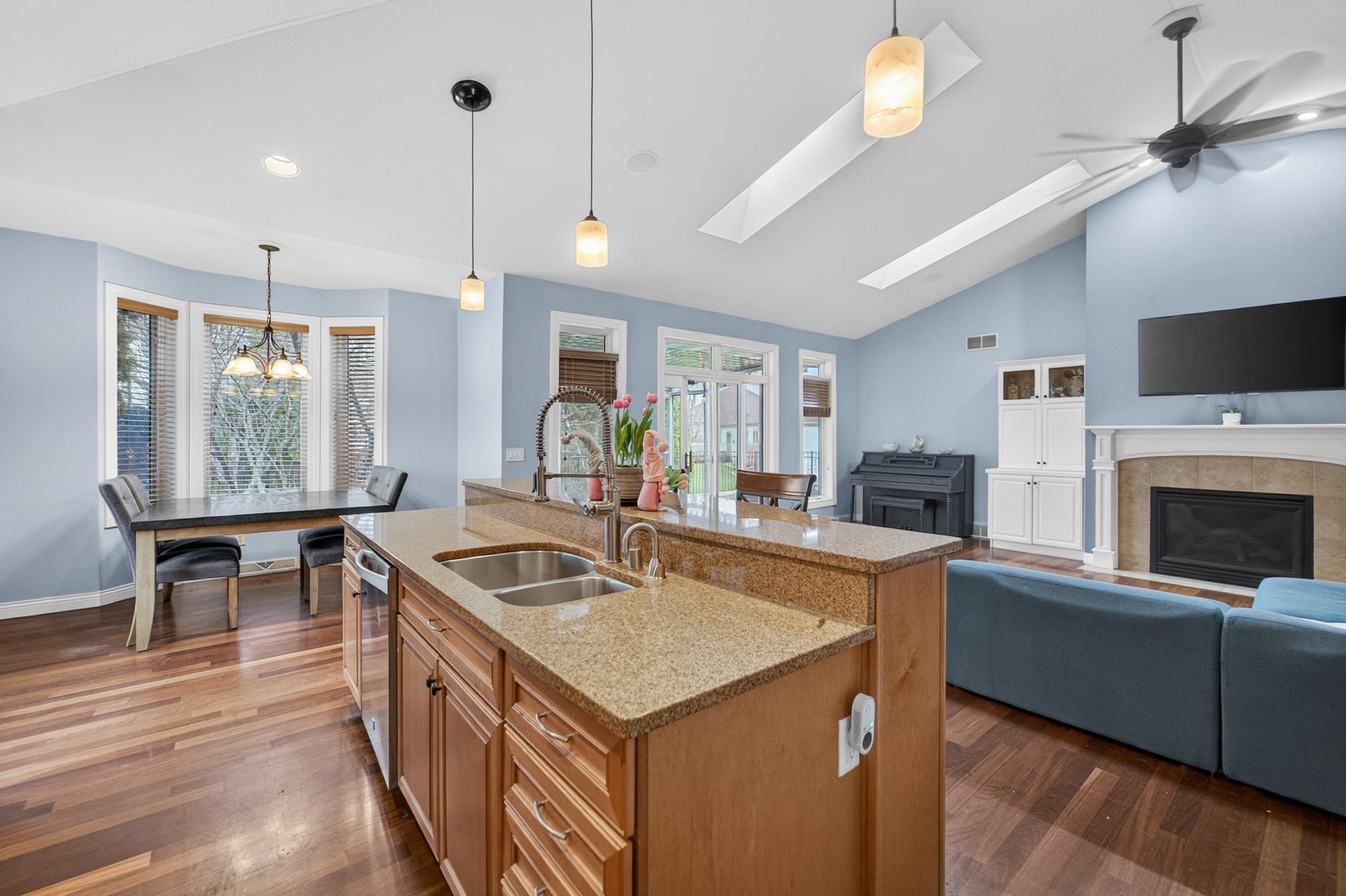 609 S Meadowbrook Lane