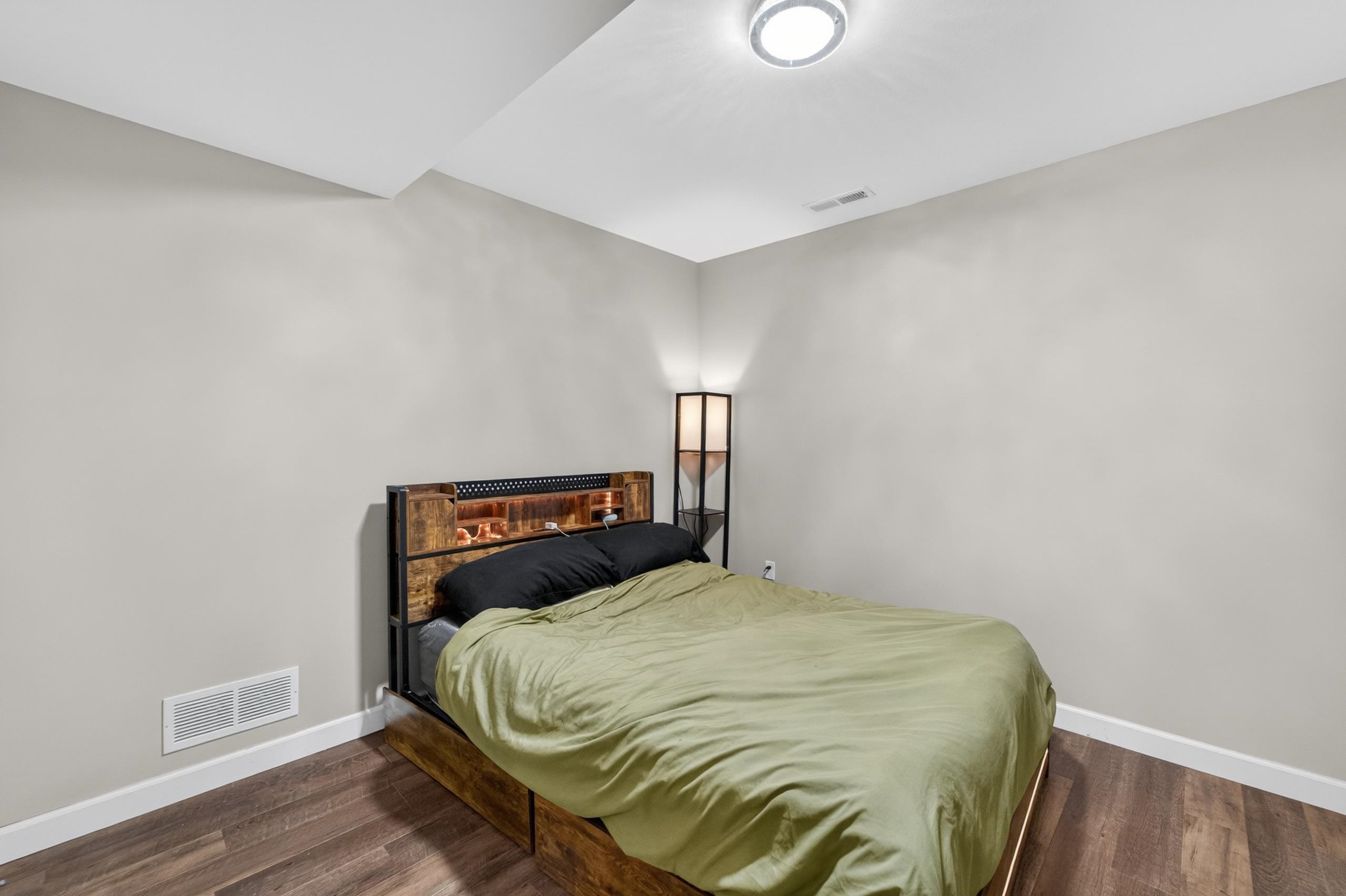 609 S Meadowbrook Lane