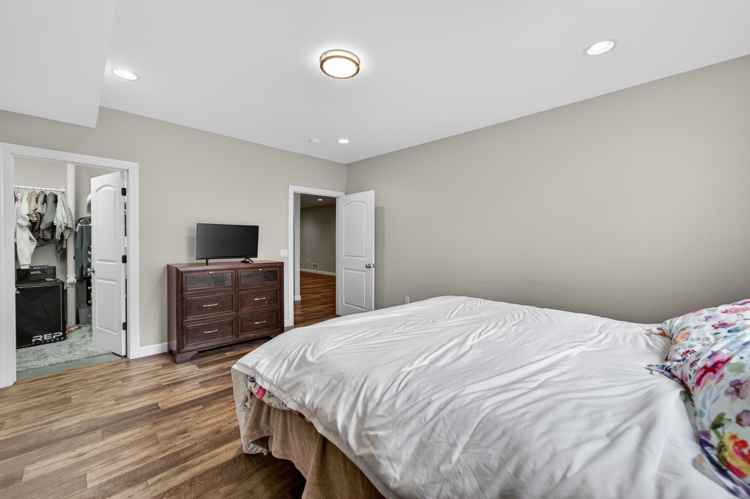 609 S Meadowbrook Lane