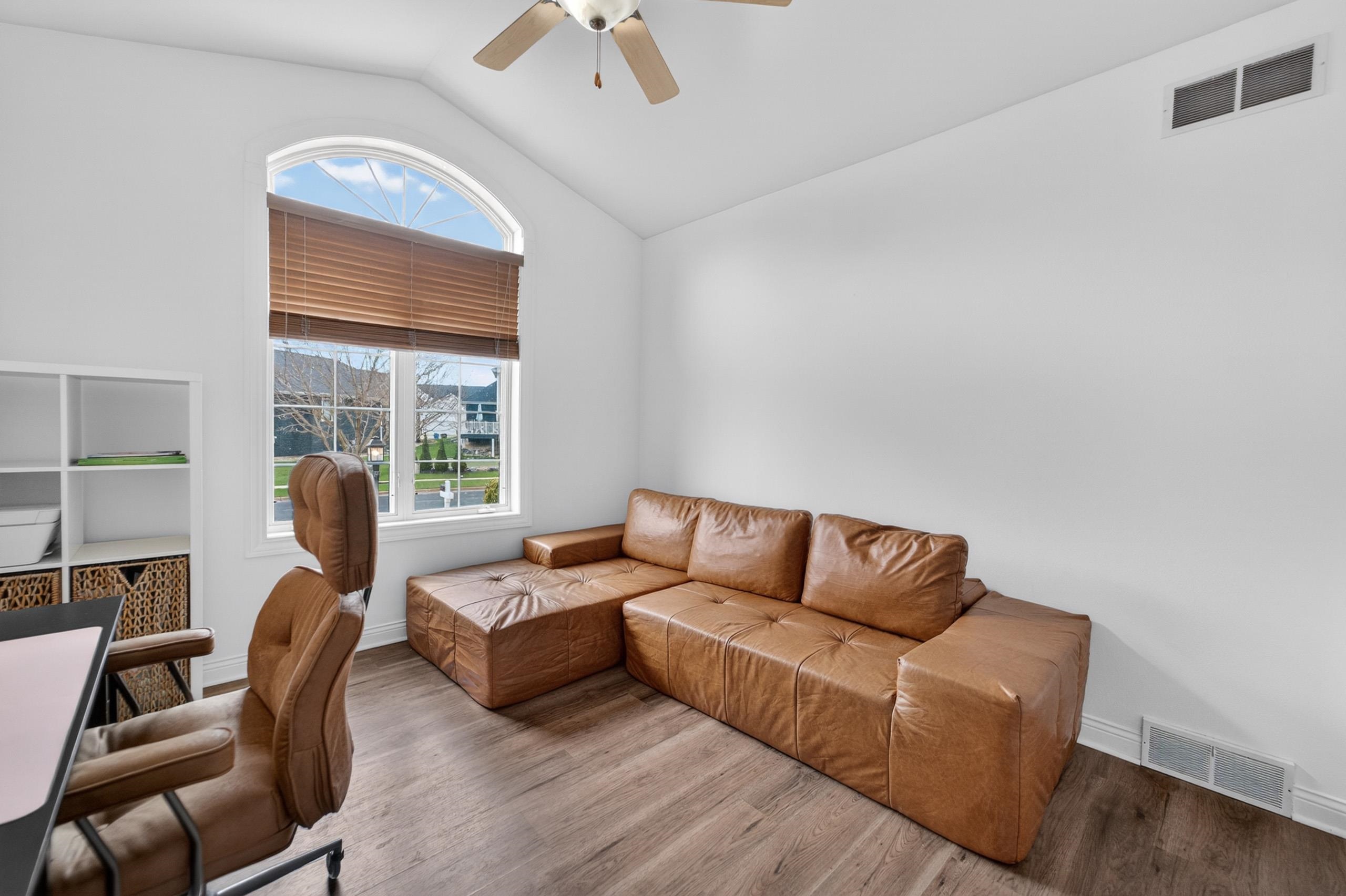 609 S Meadowbrook Lane