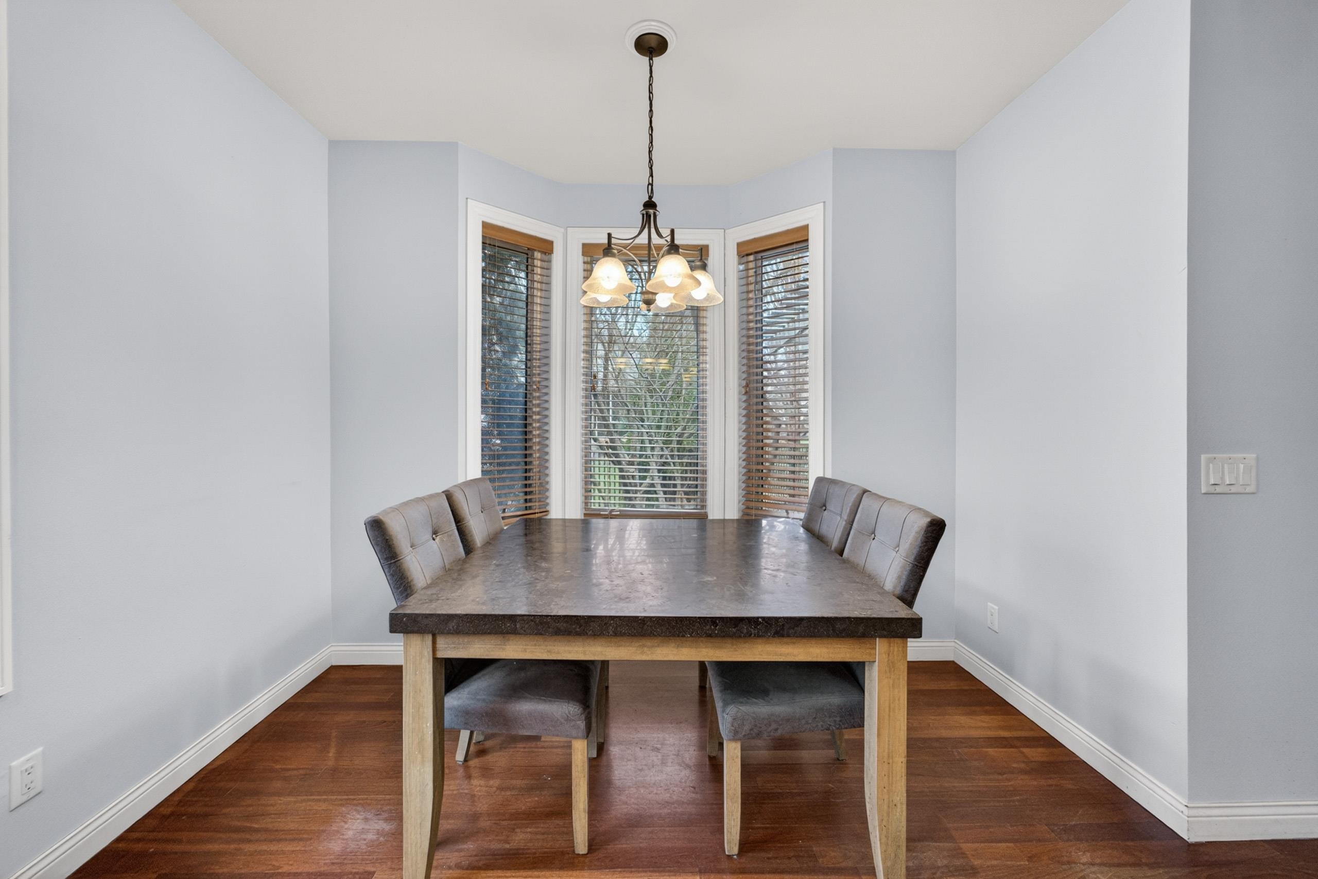 609 S Meadowbrook Lane