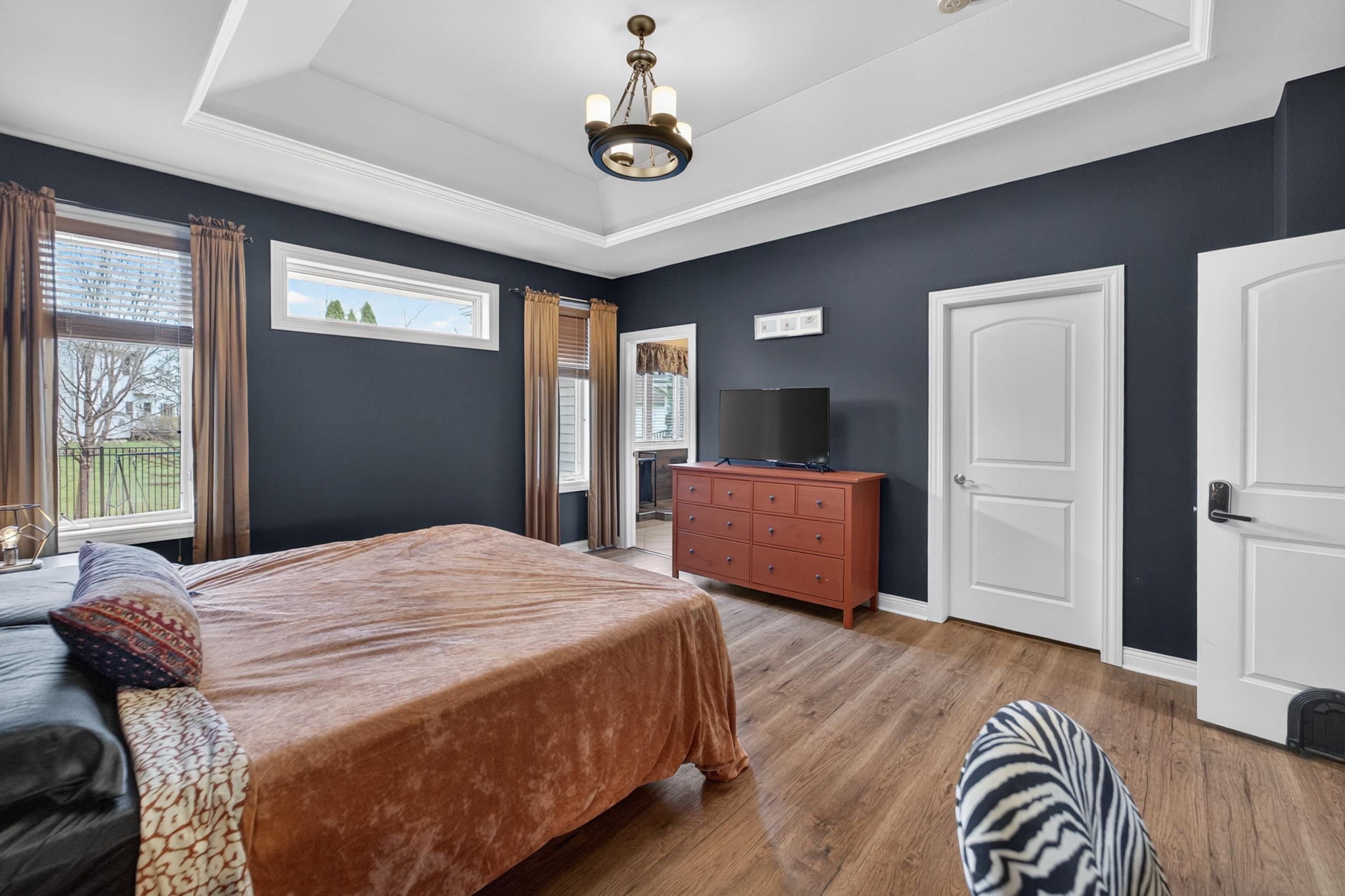 609 S Meadowbrook Lane