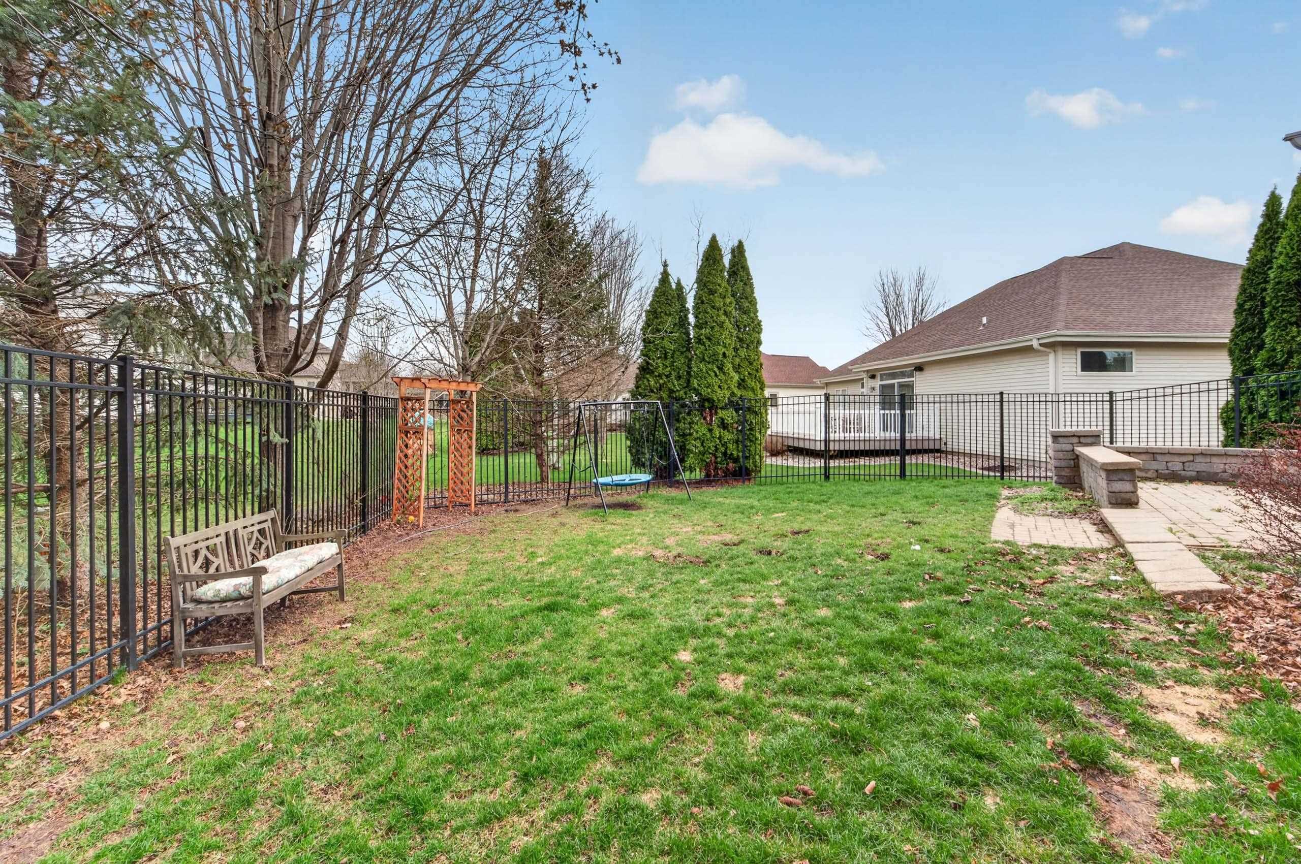 609 S Meadowbrook Lane