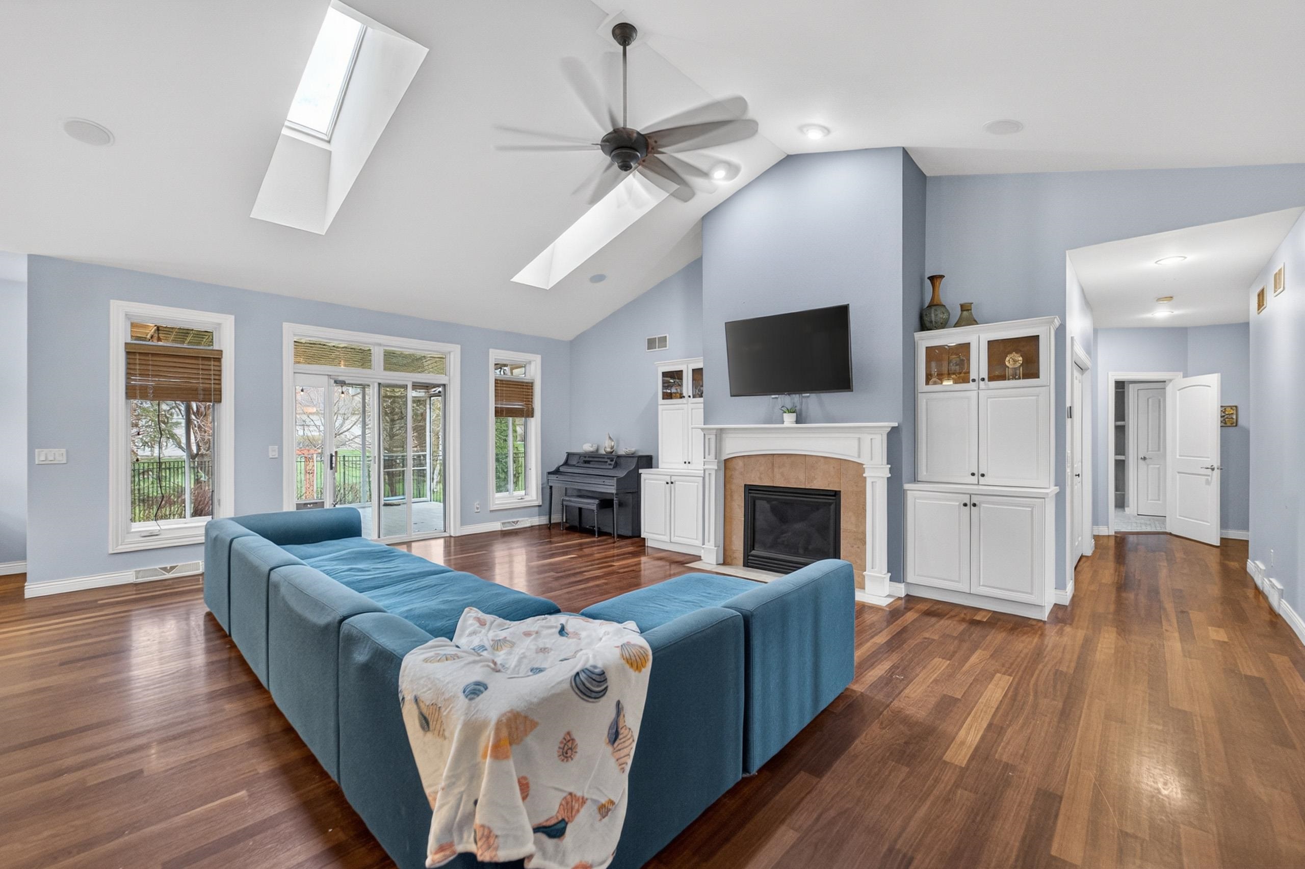 609 S Meadowbrook Lane