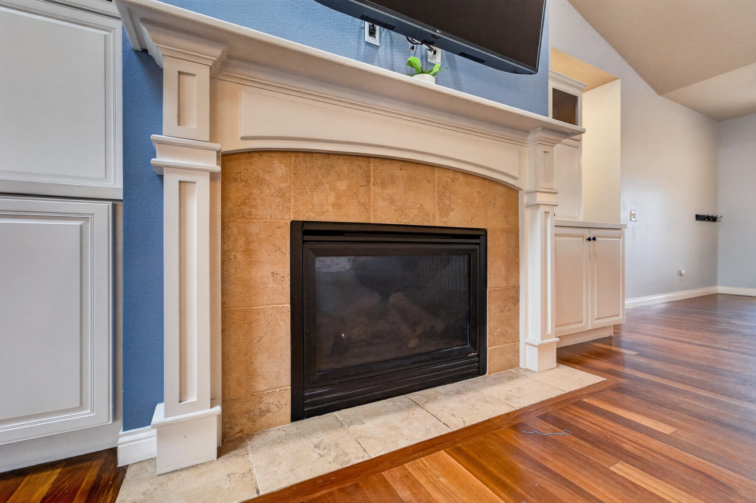 609 S Meadowbrook Lane