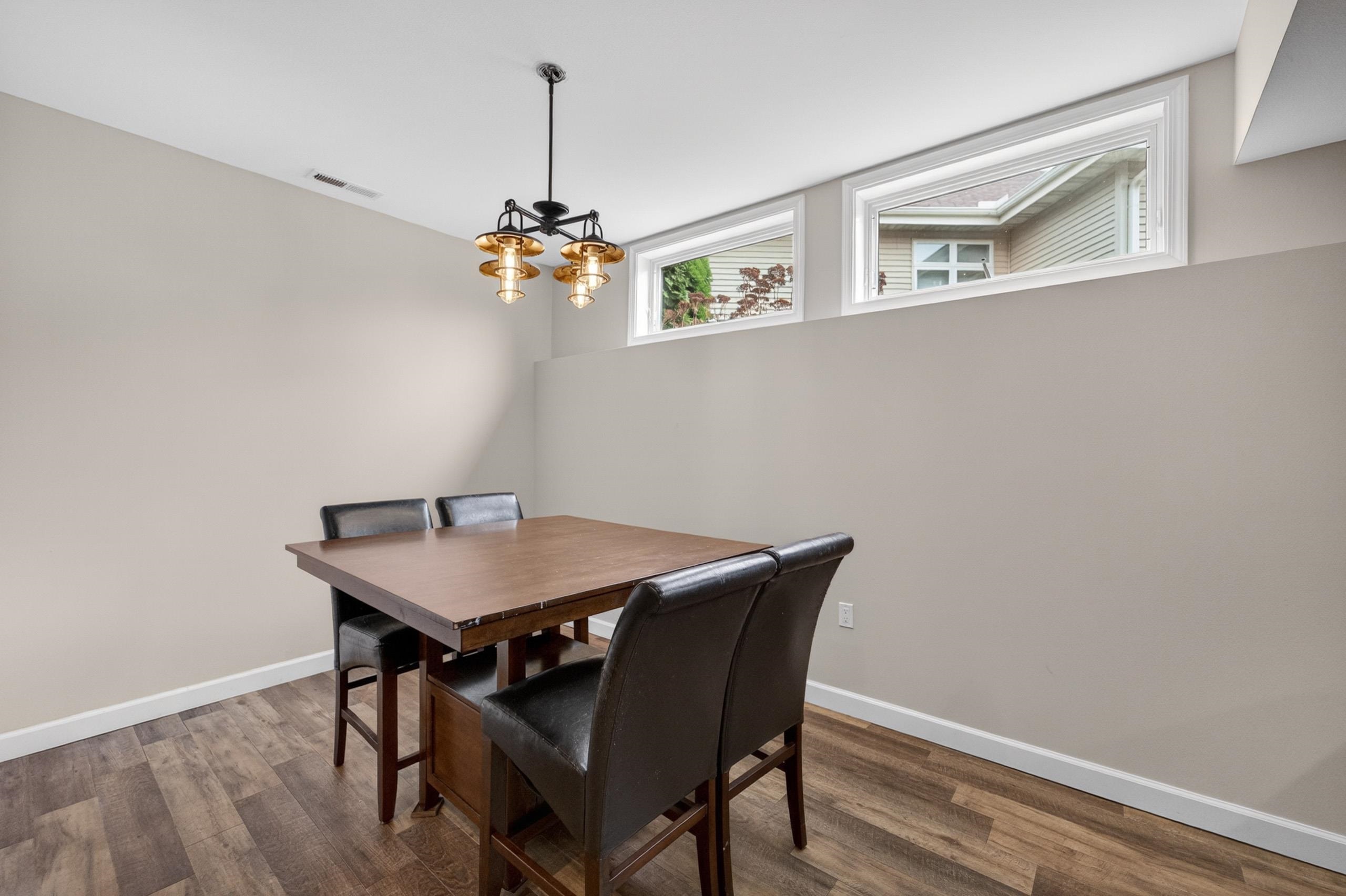 609 S Meadowbrook Lane