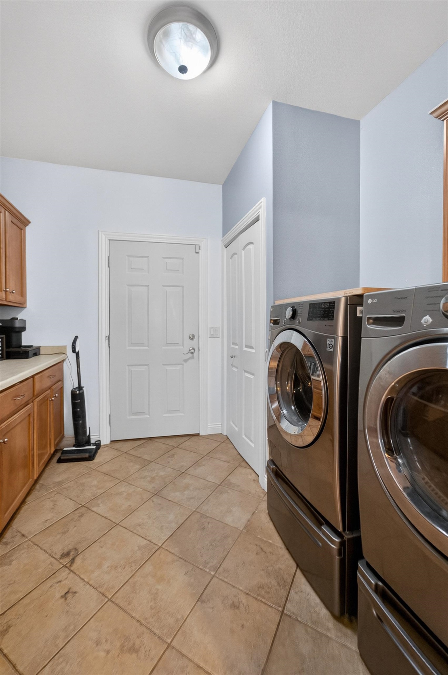 609 S Meadowbrook Lane