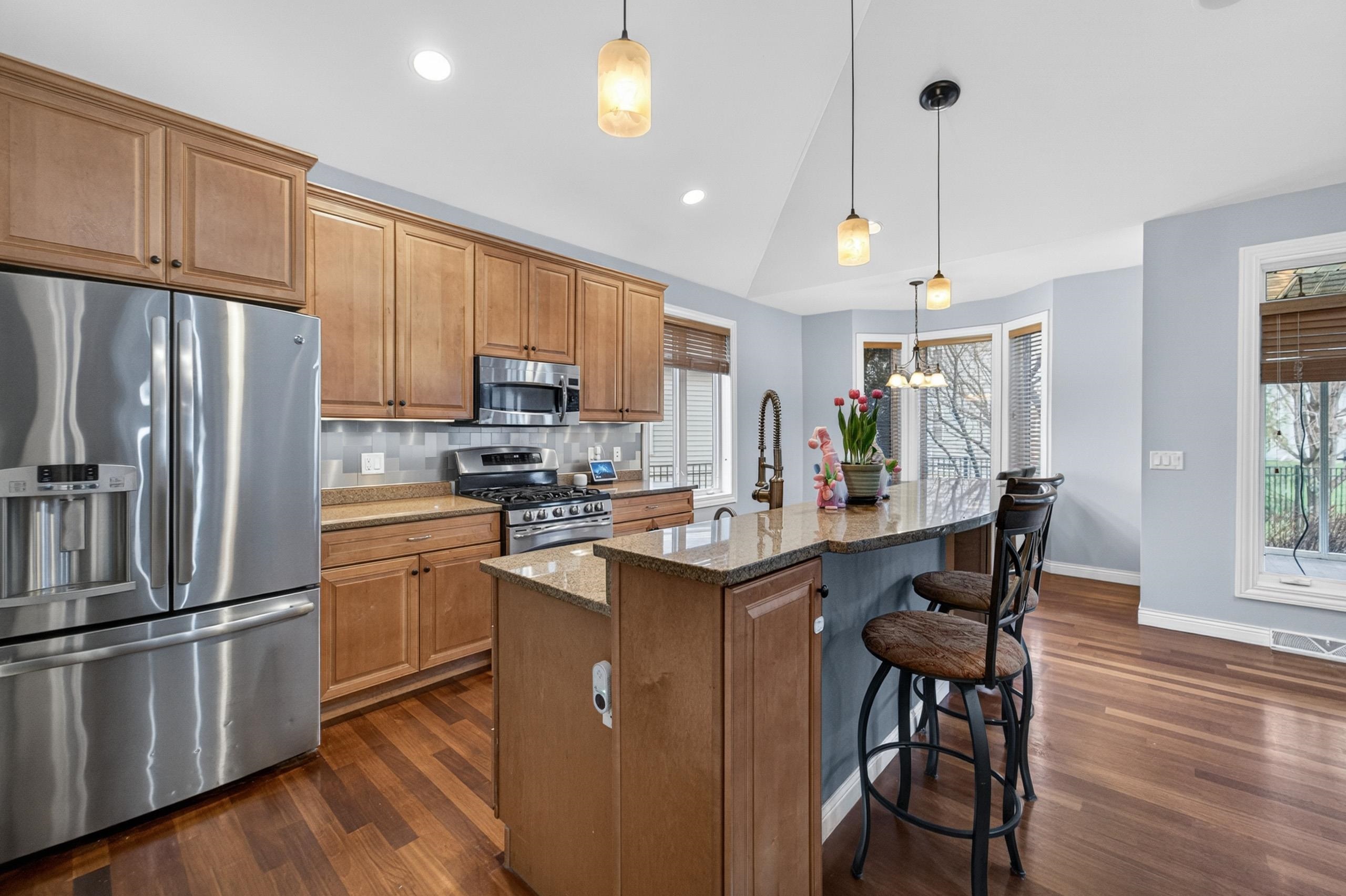 609 S Meadowbrook Lane