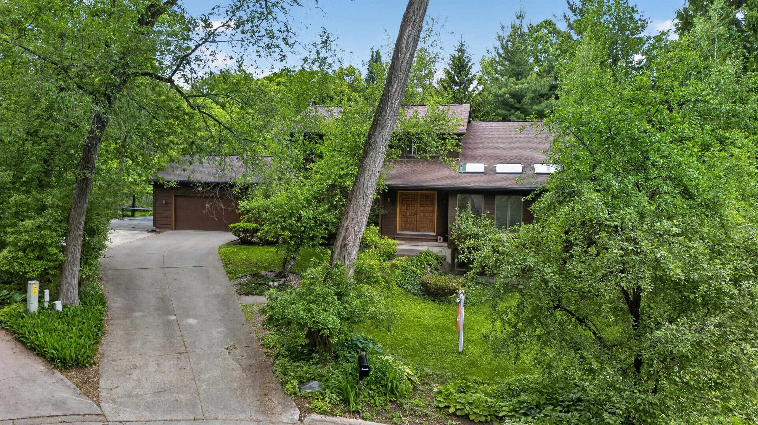 5 Wood Crest Court