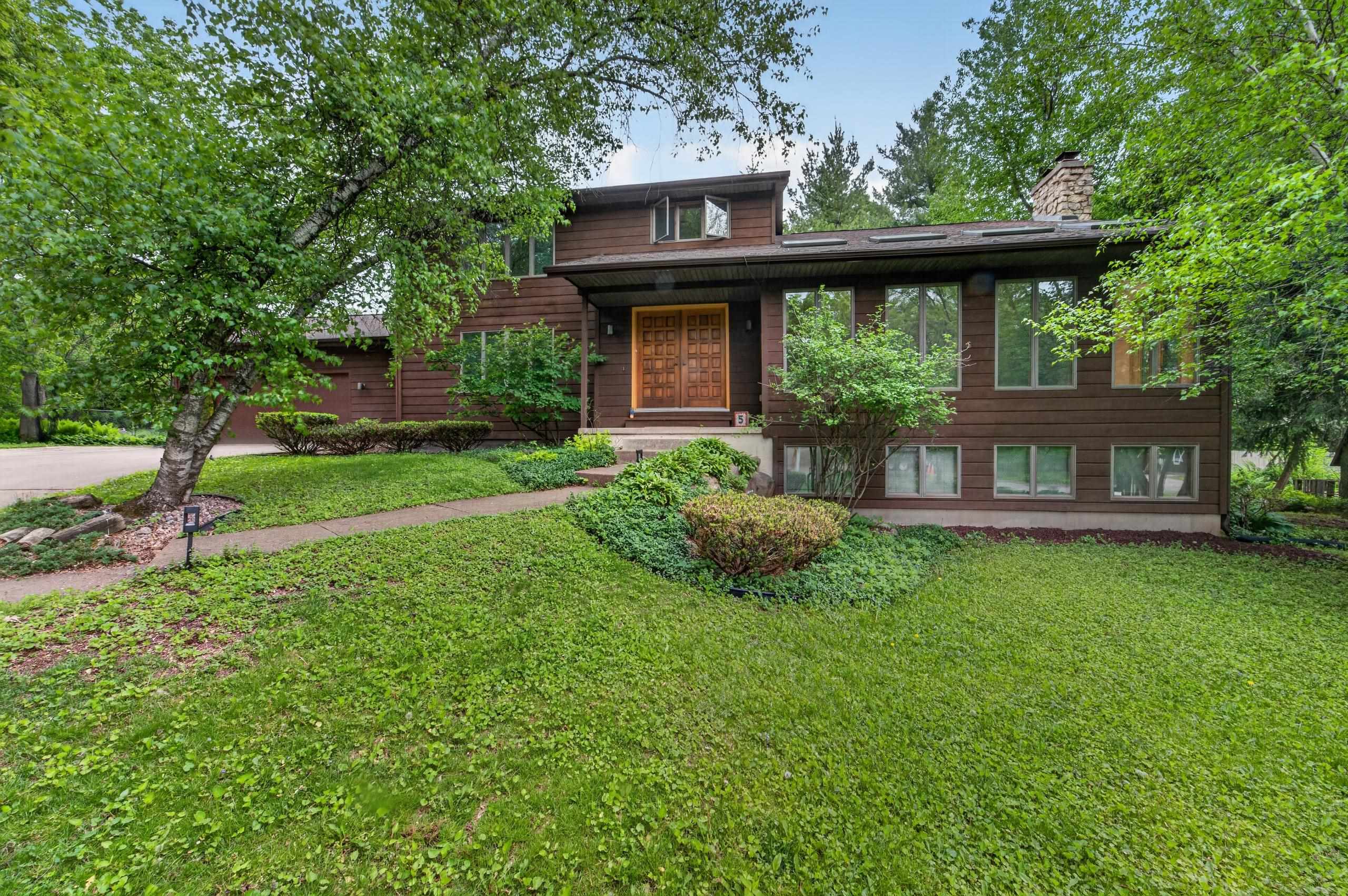 5 Wood Crest Court