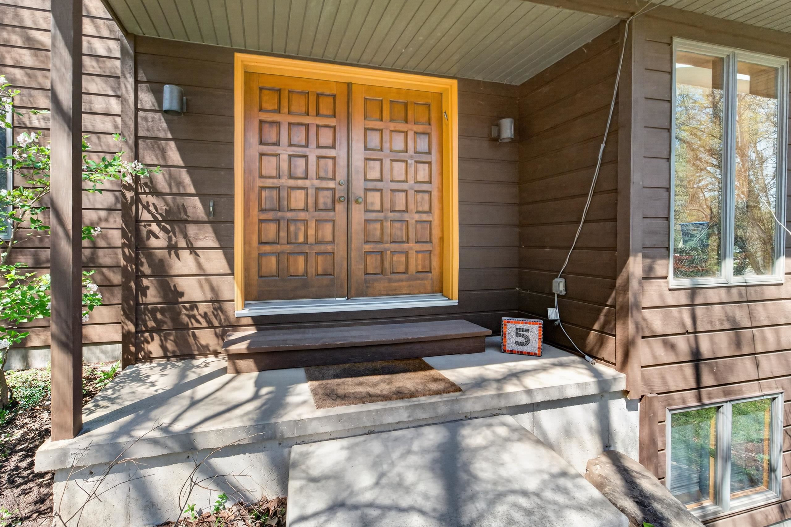 5 Wood Crest Court