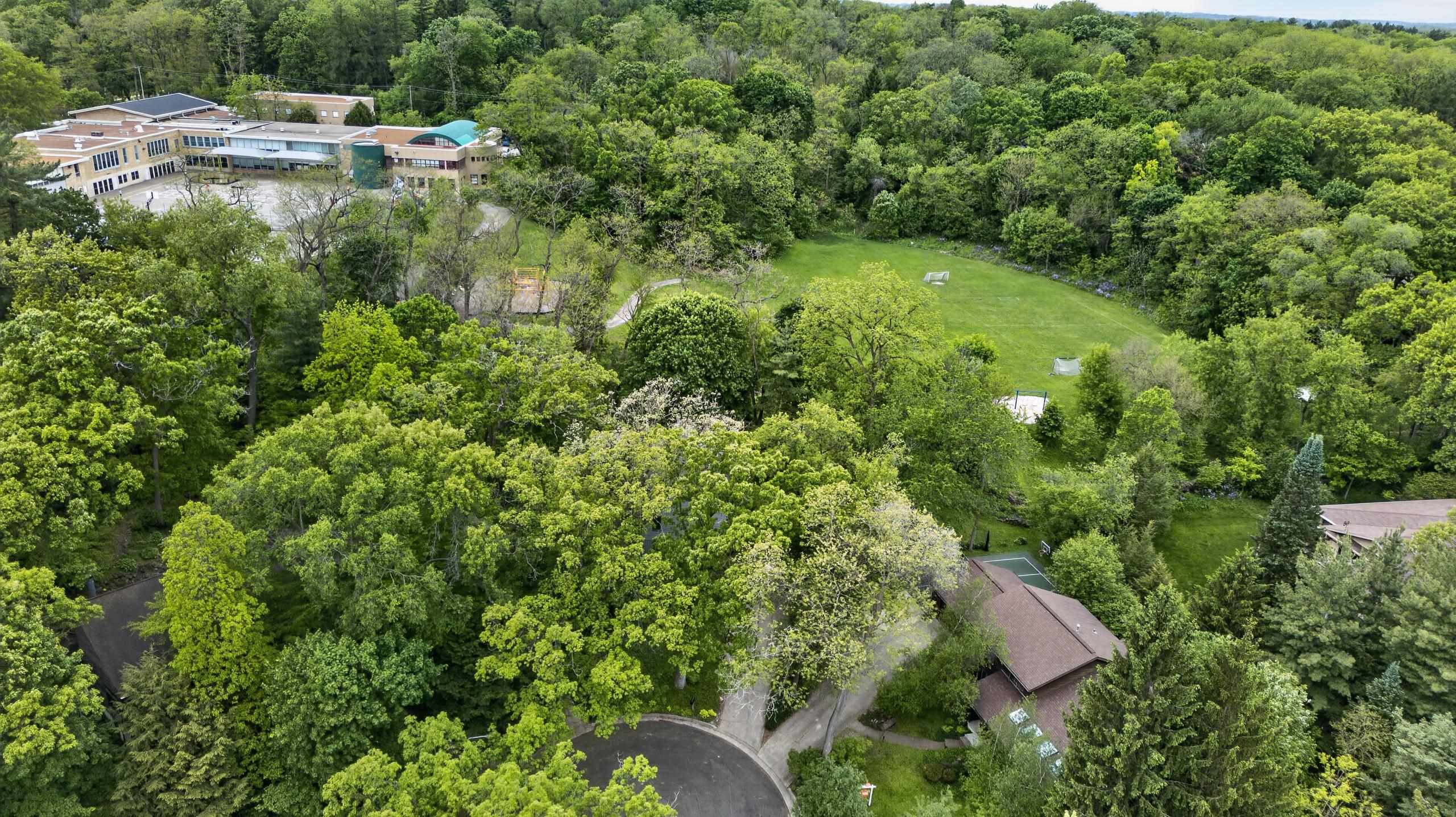 5 Wood Crest Court