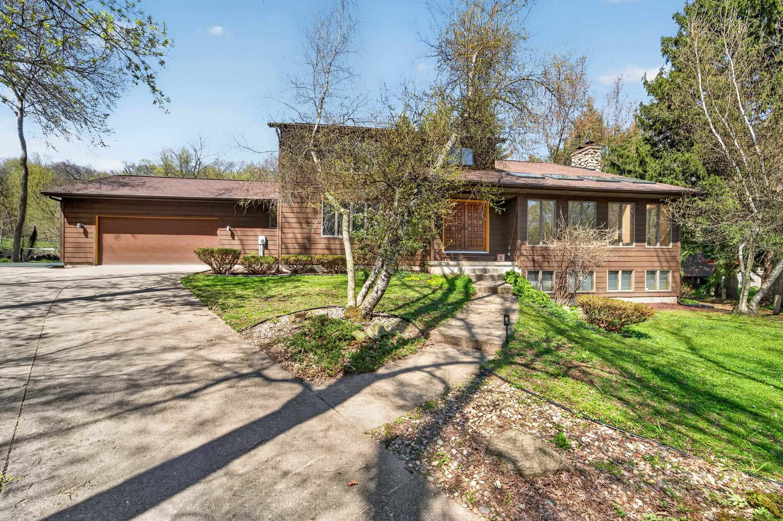 5 Wood Crest Court