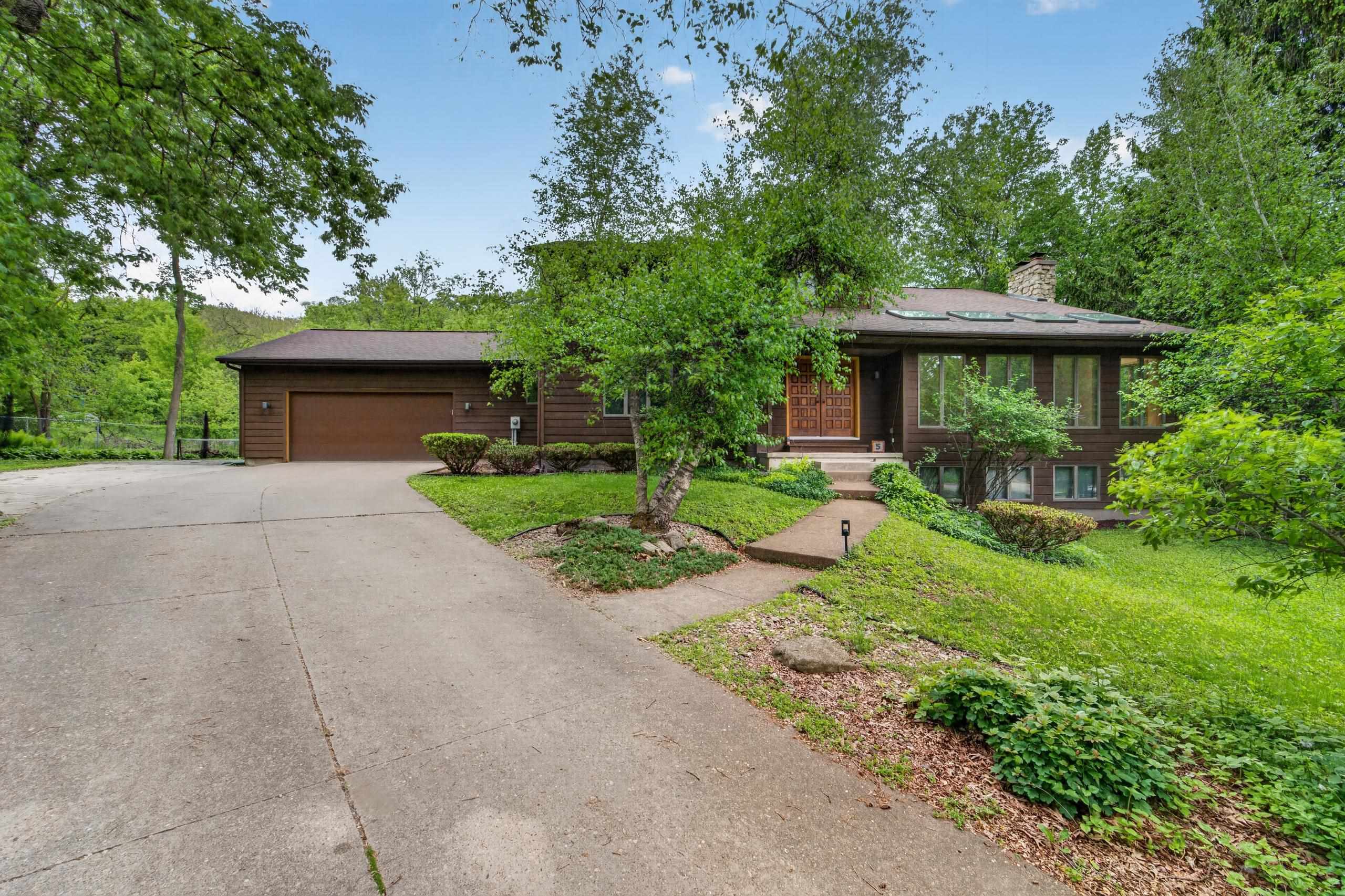 5 Wood Crest Court