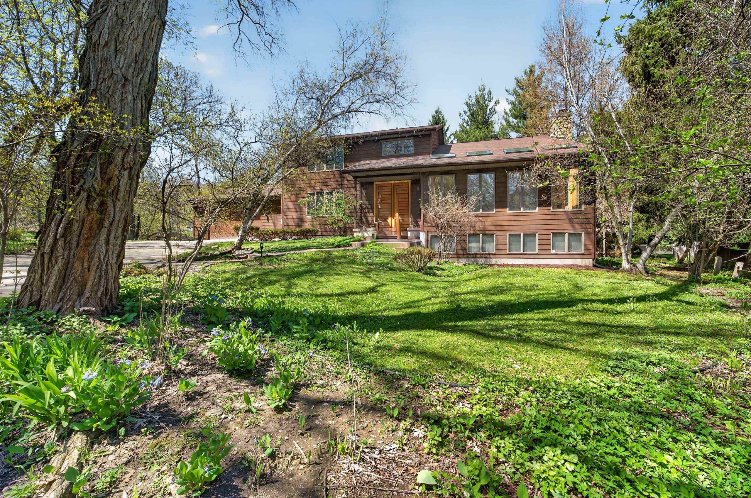 5 Wood Crest Court
