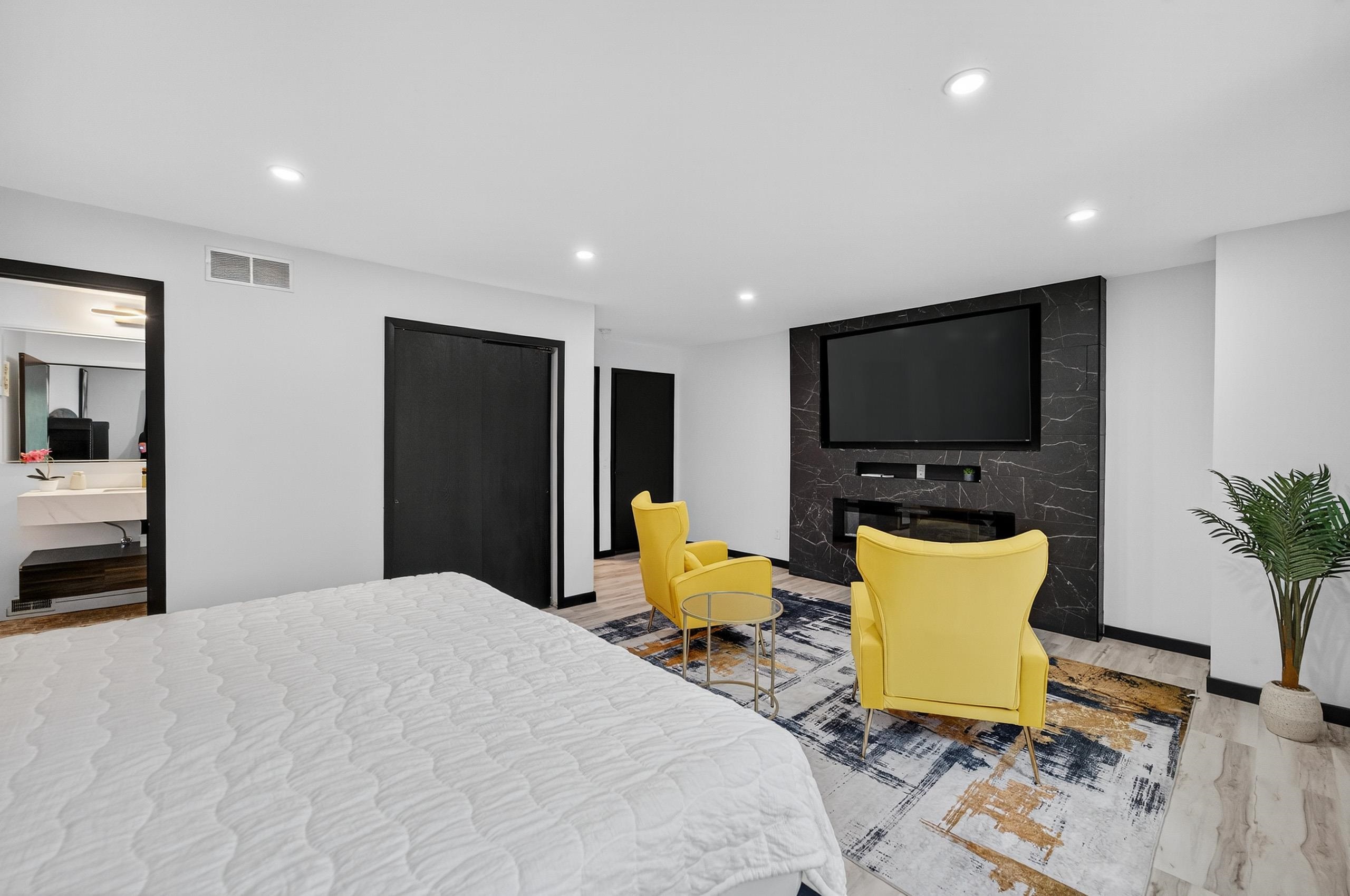 2911 Marina Drive