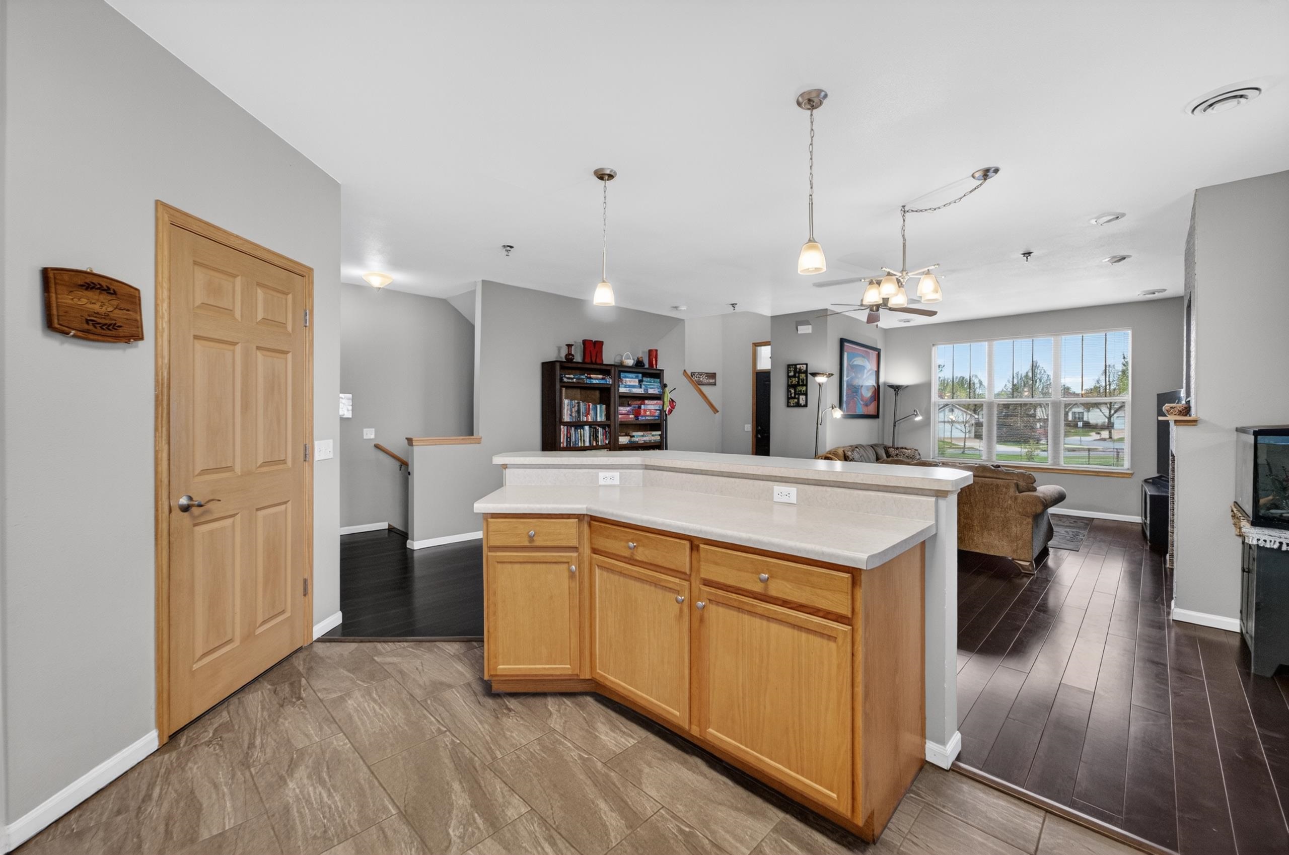 326 E Hill Parkway 10