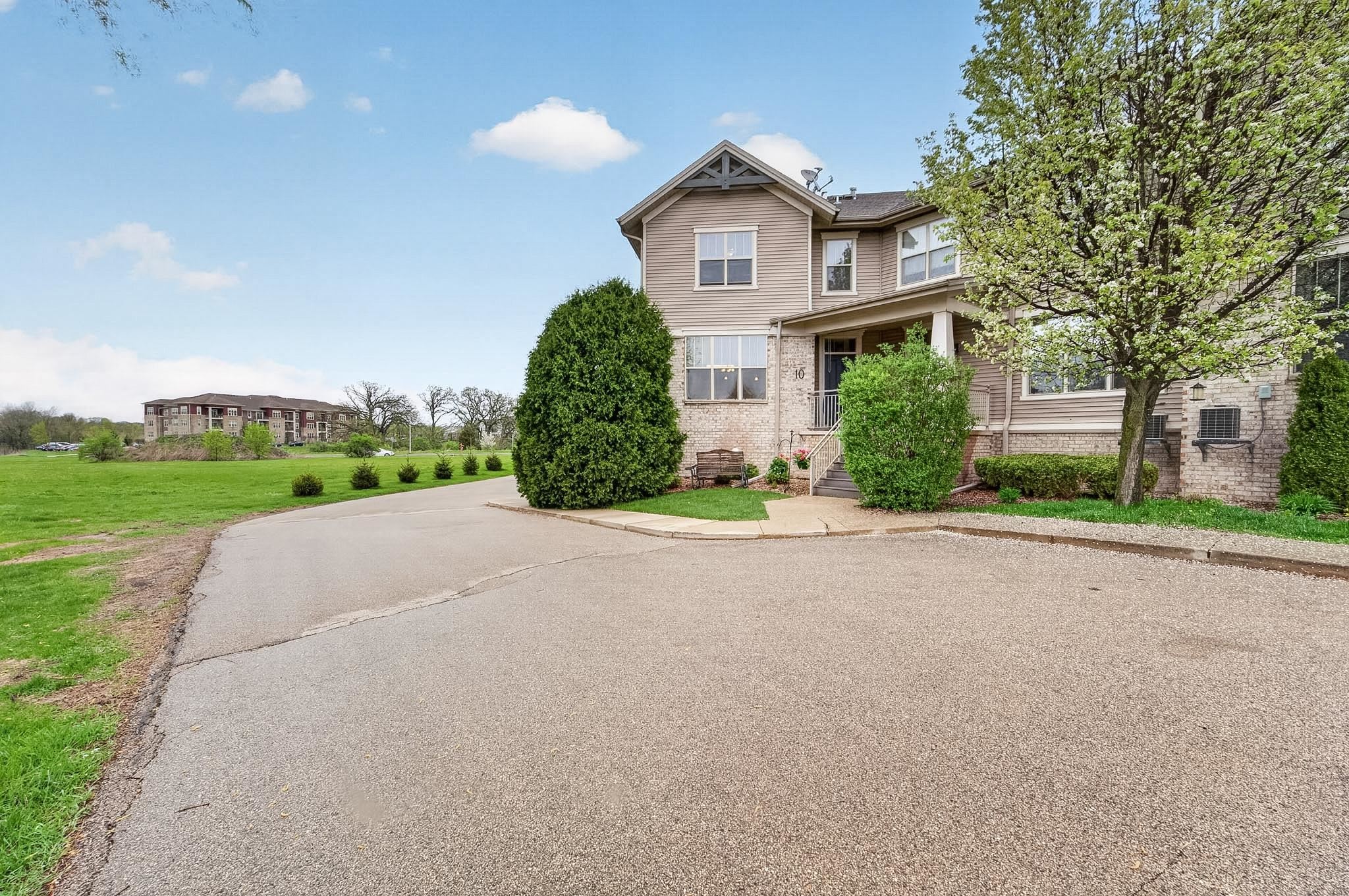 326 E Hill Parkway 10