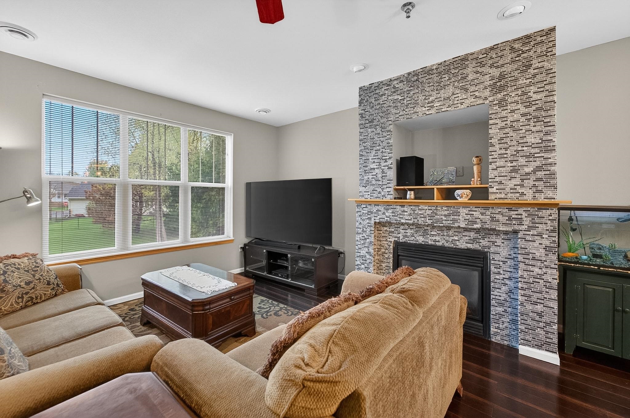 326 E Hill Parkway 10