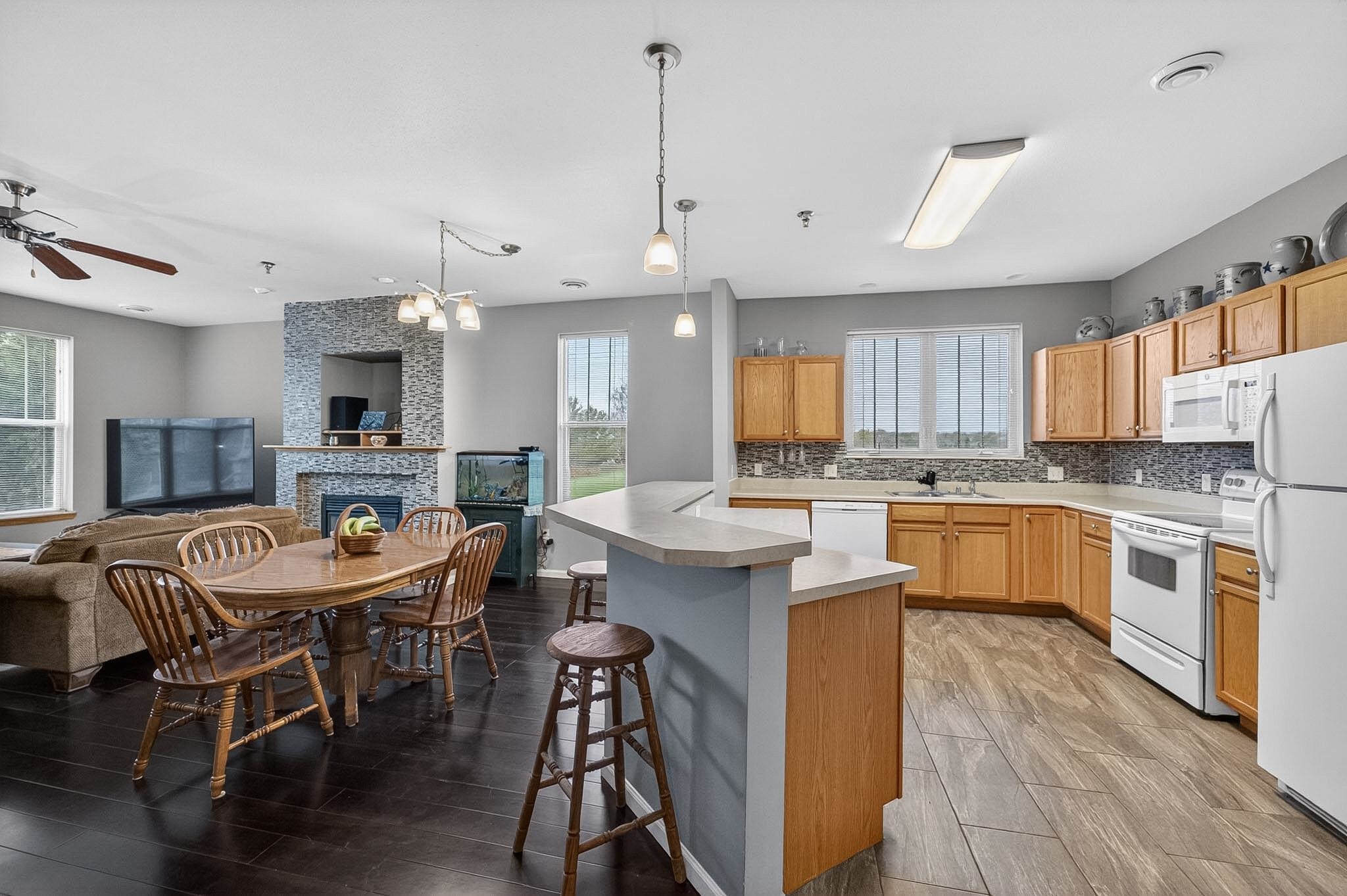 326 E Hill Parkway 10