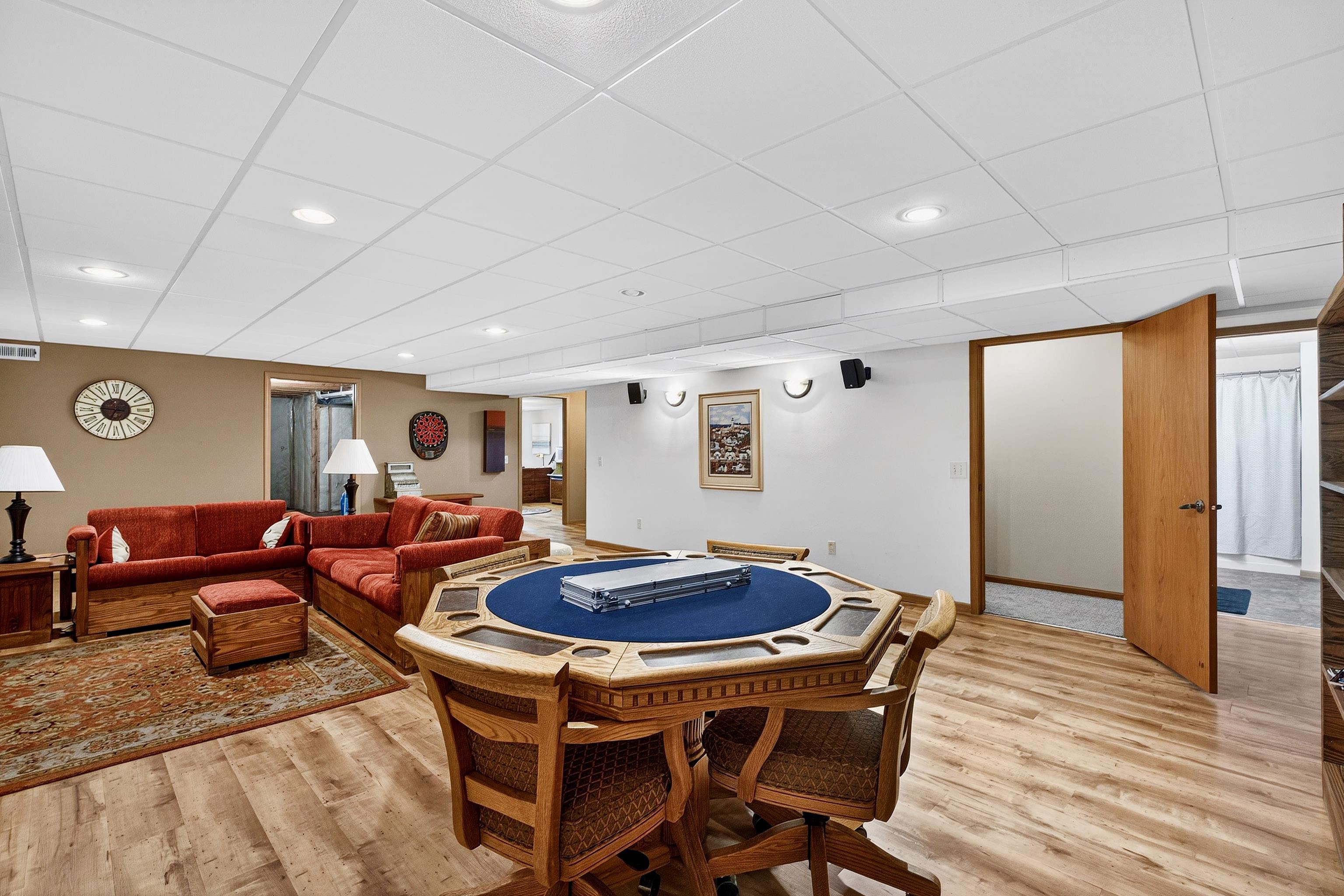 6614 CARLTON Drive
