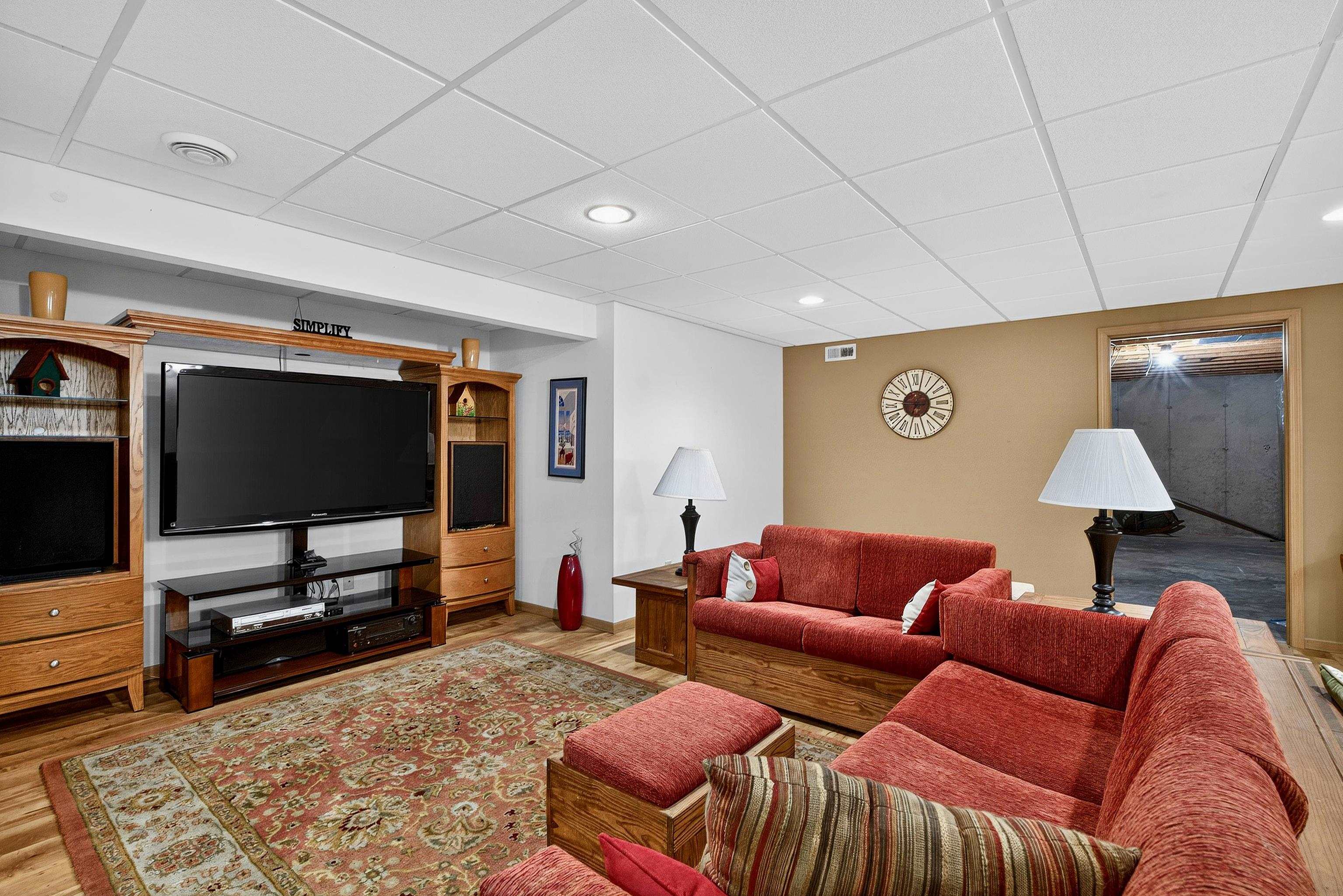 6614 CARLTON Drive