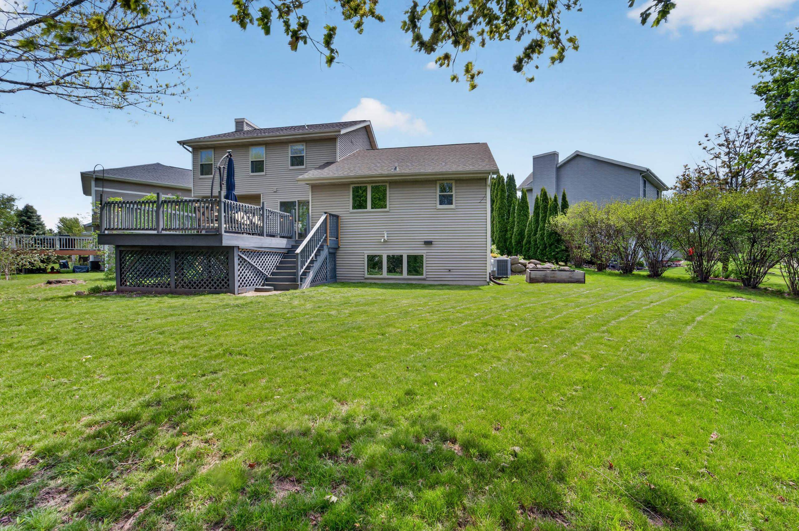 2877 Larkspur Lane