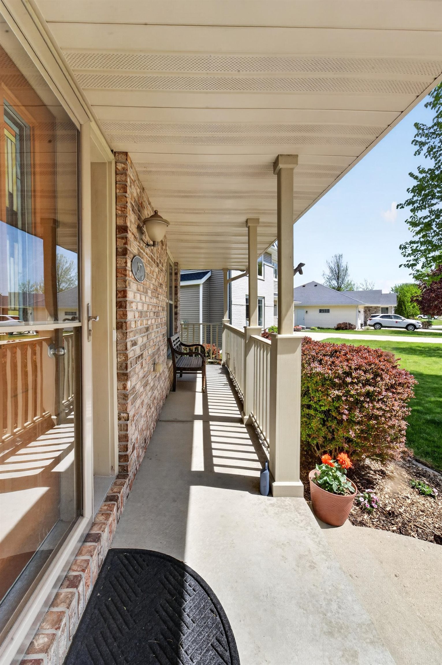 2877 Larkspur Lane