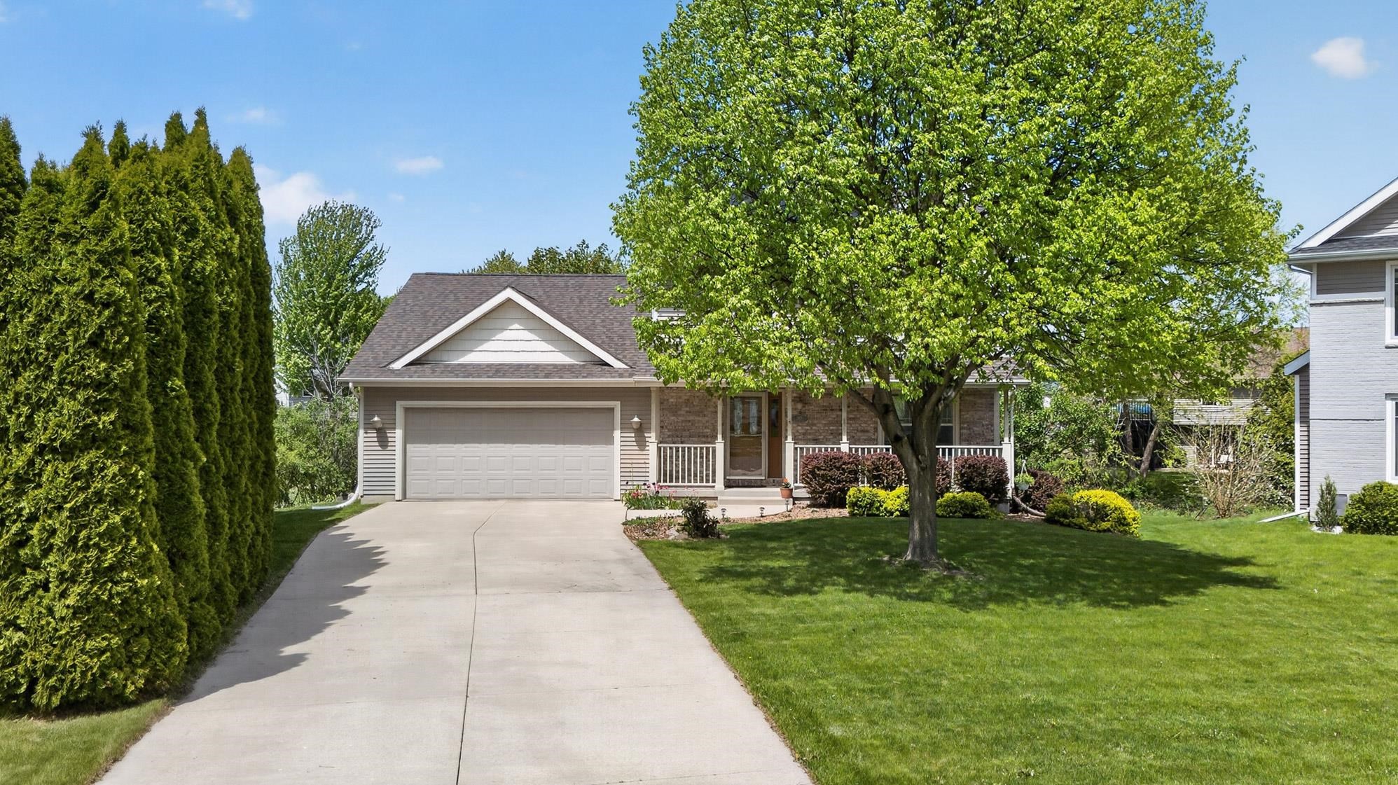 2877 Larkspur Lane