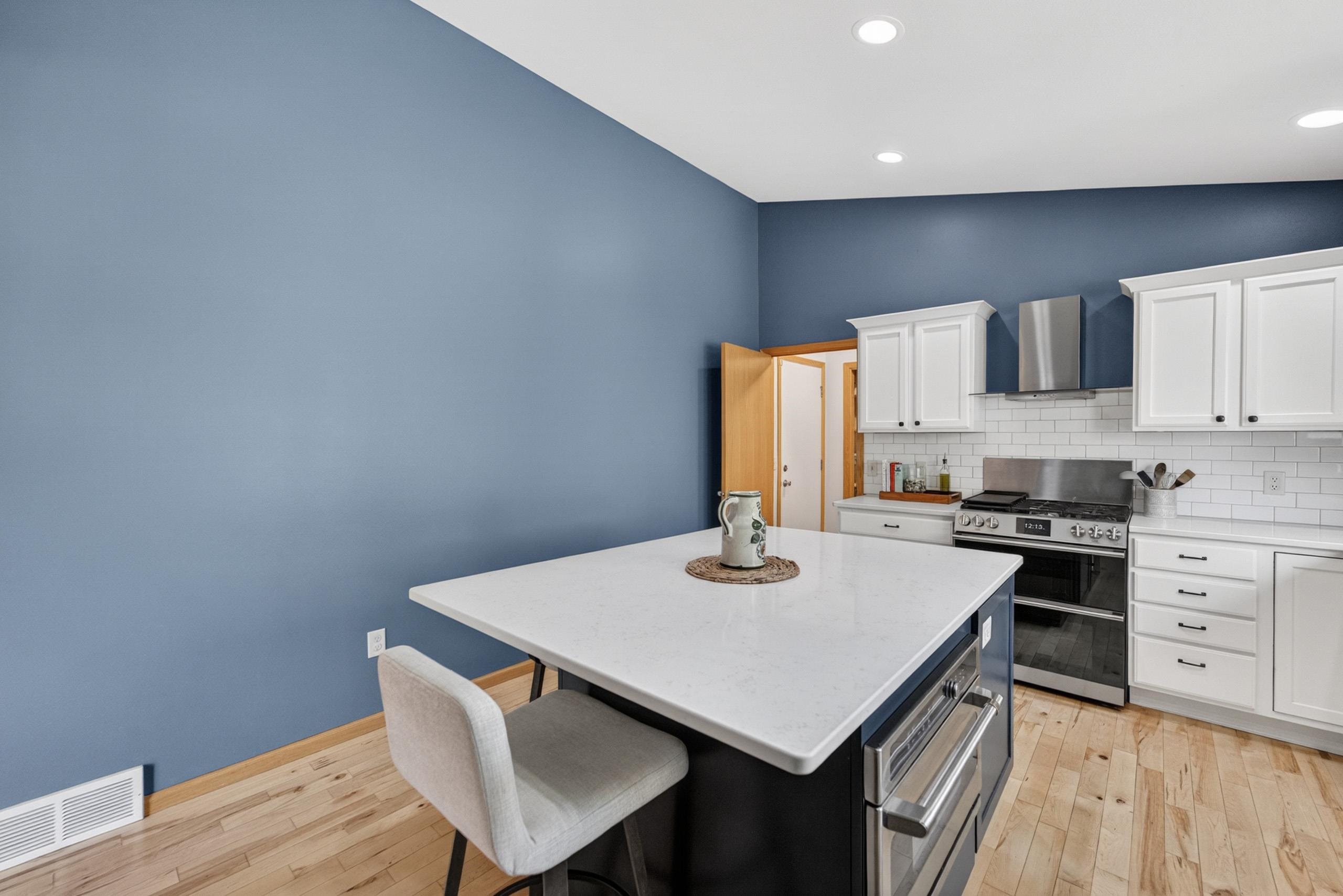 2877 Larkspur Lane