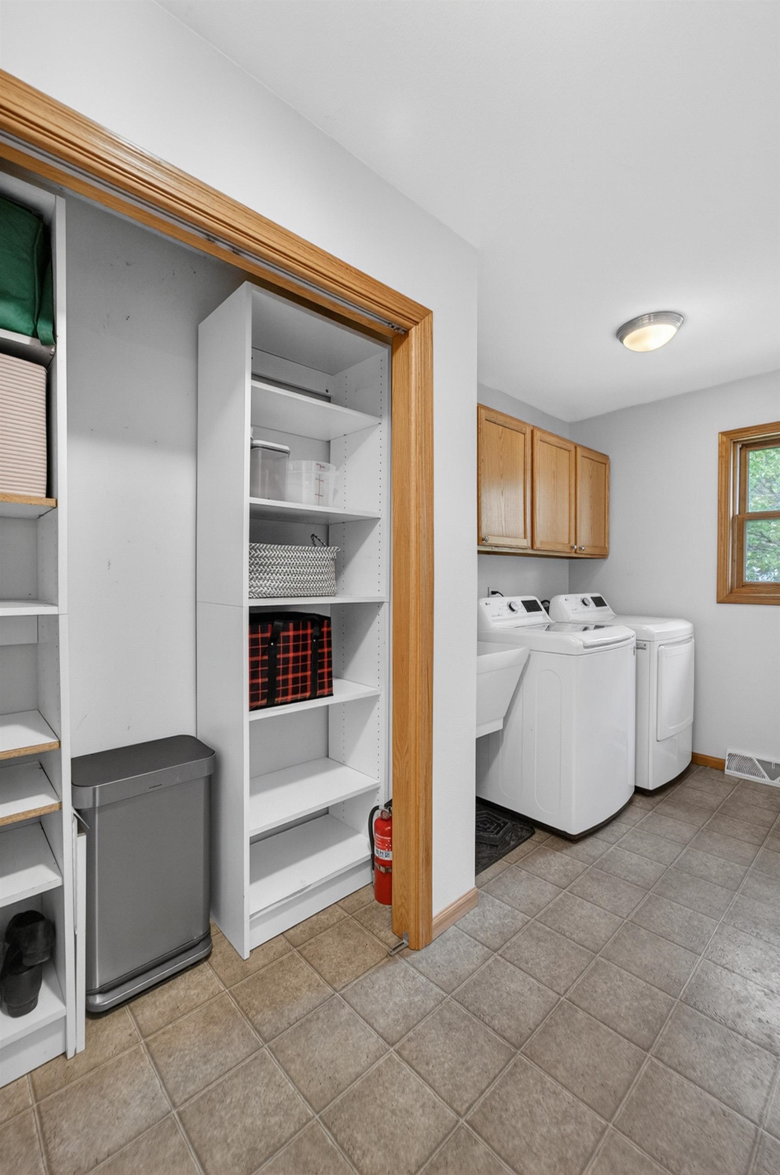 2877 Larkspur Lane