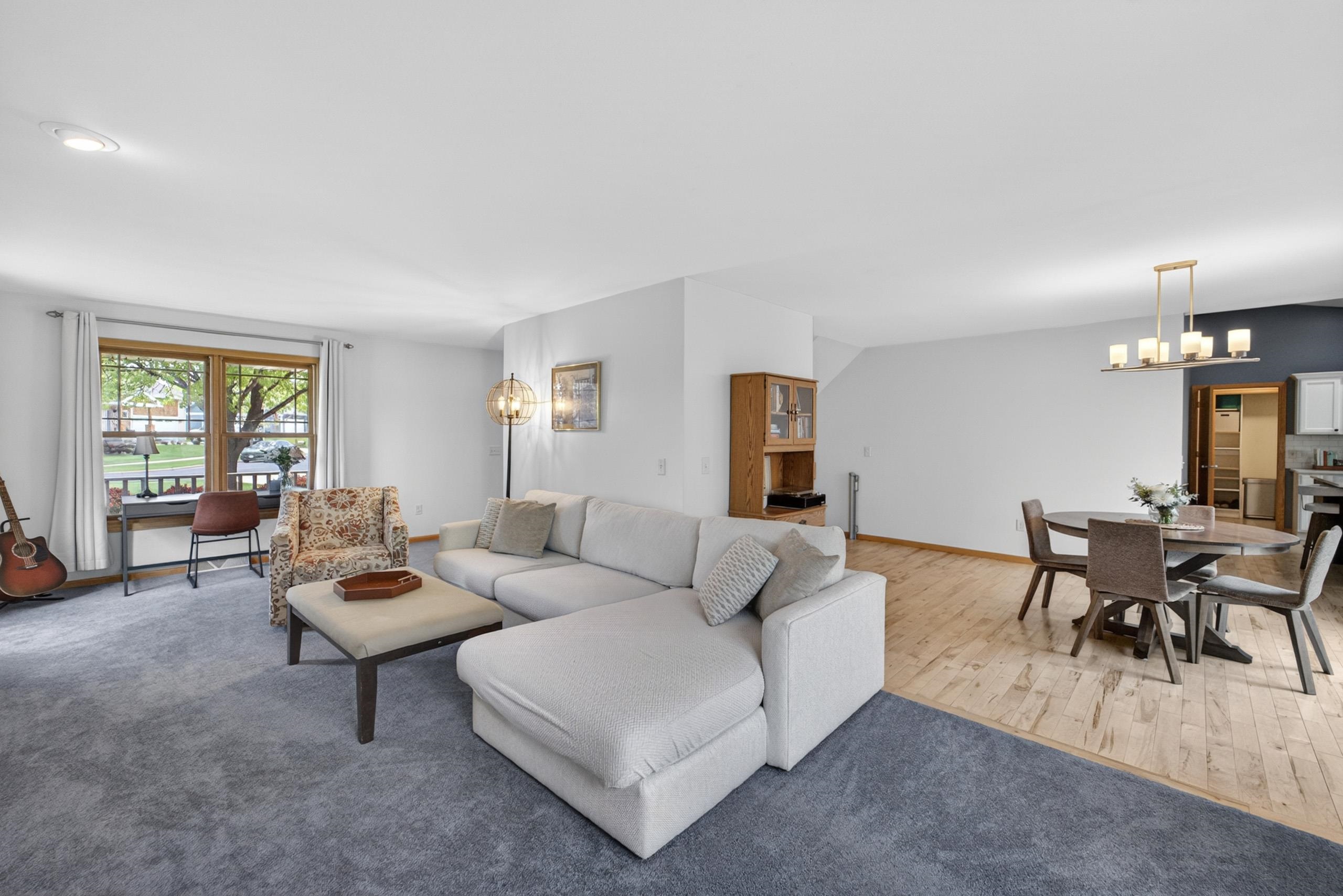 2877 Larkspur Lane