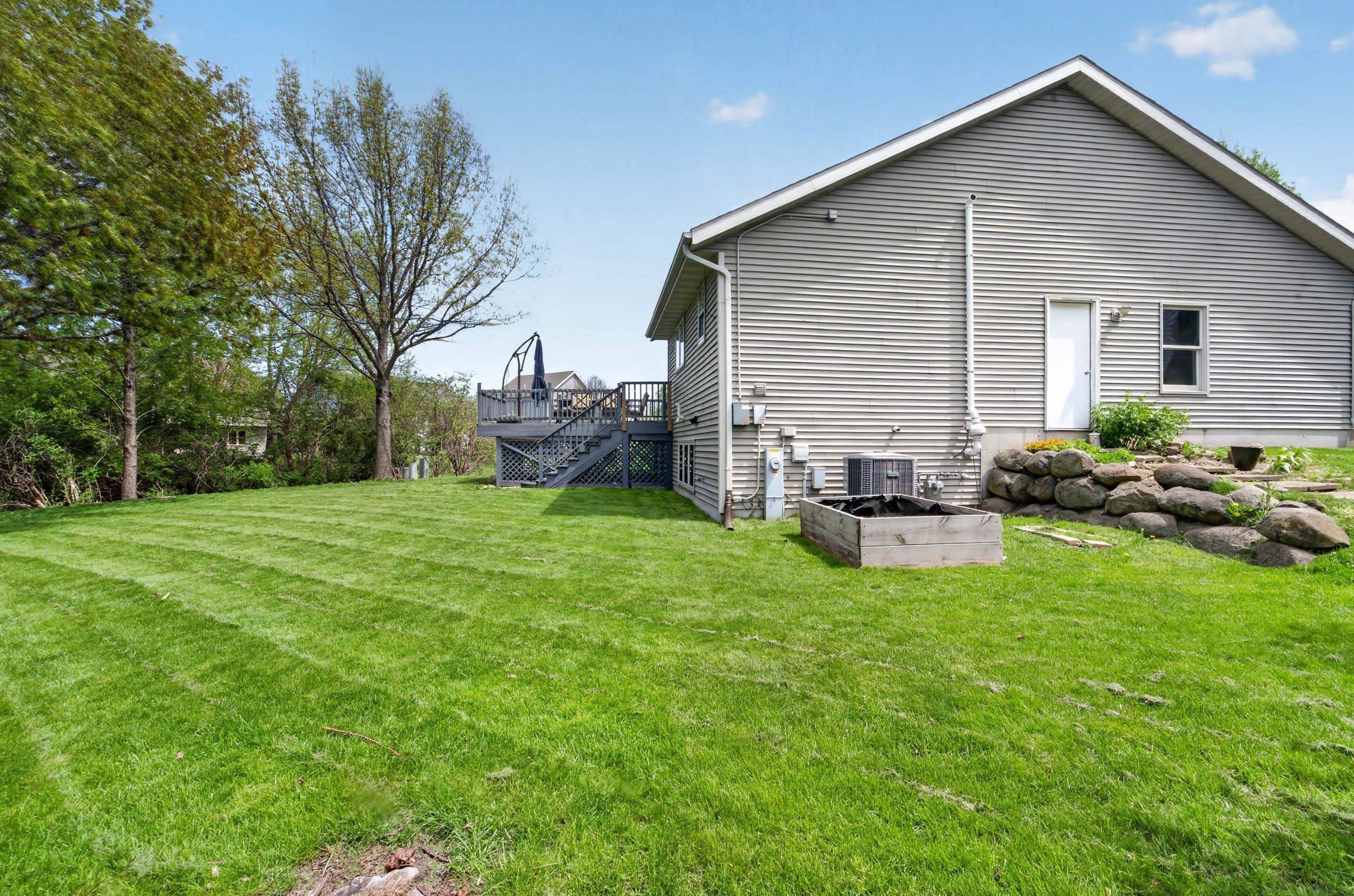 2877 Larkspur Lane