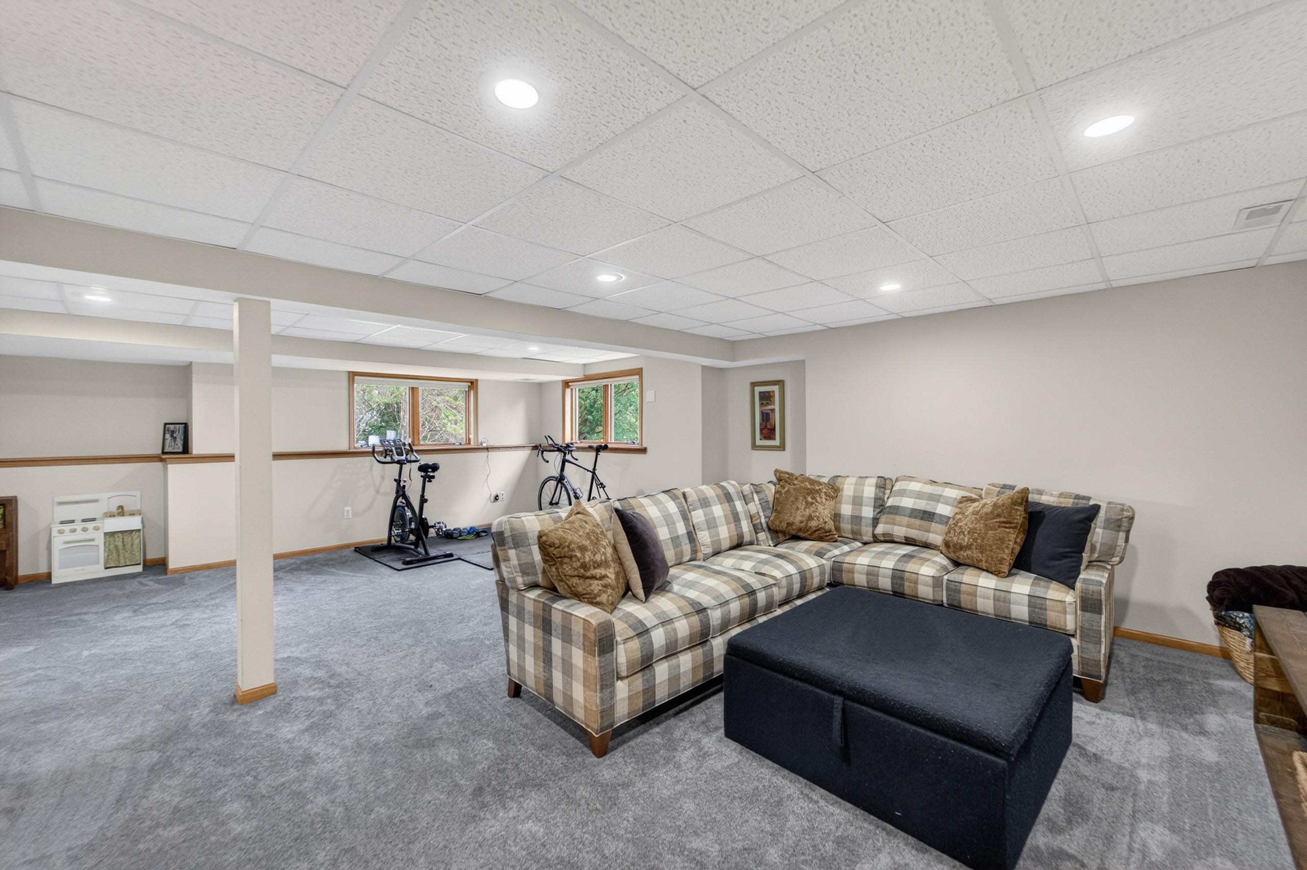 2877 Larkspur Lane
