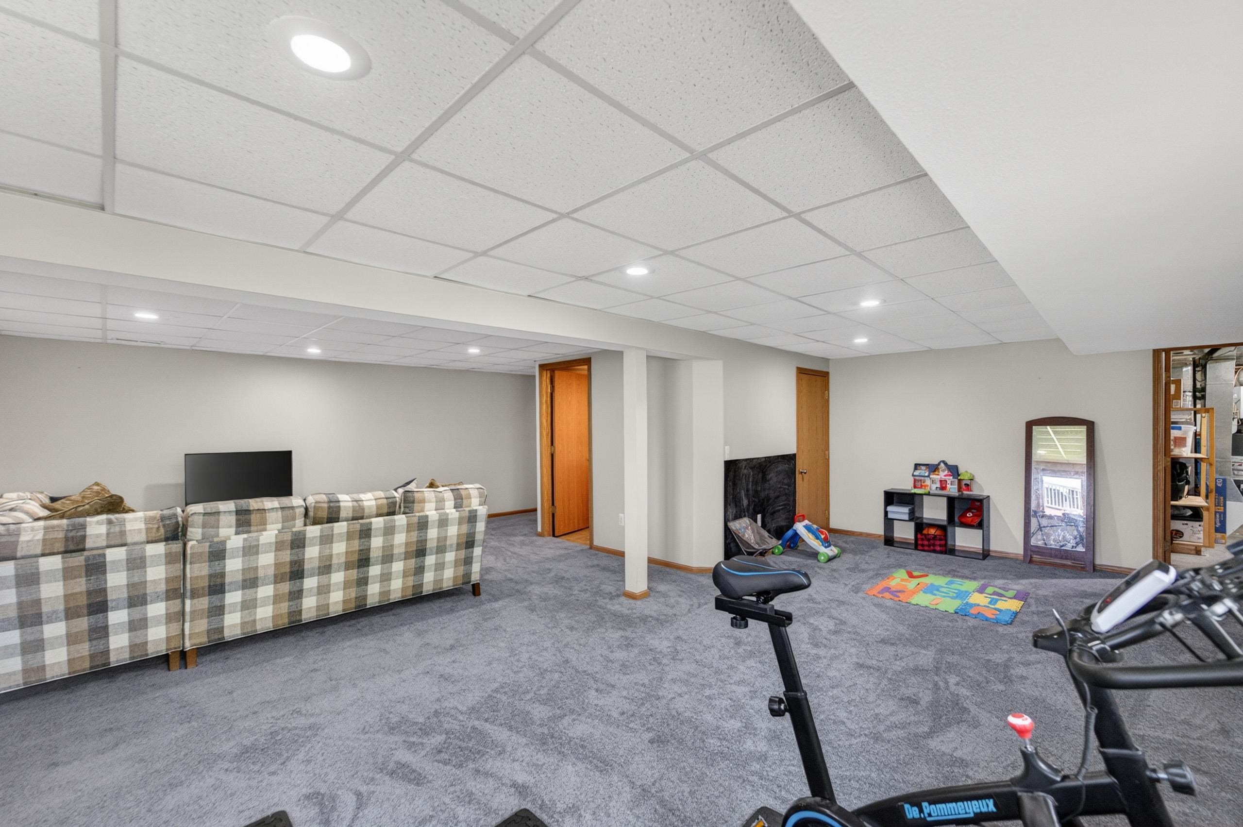 2877 Larkspur Lane