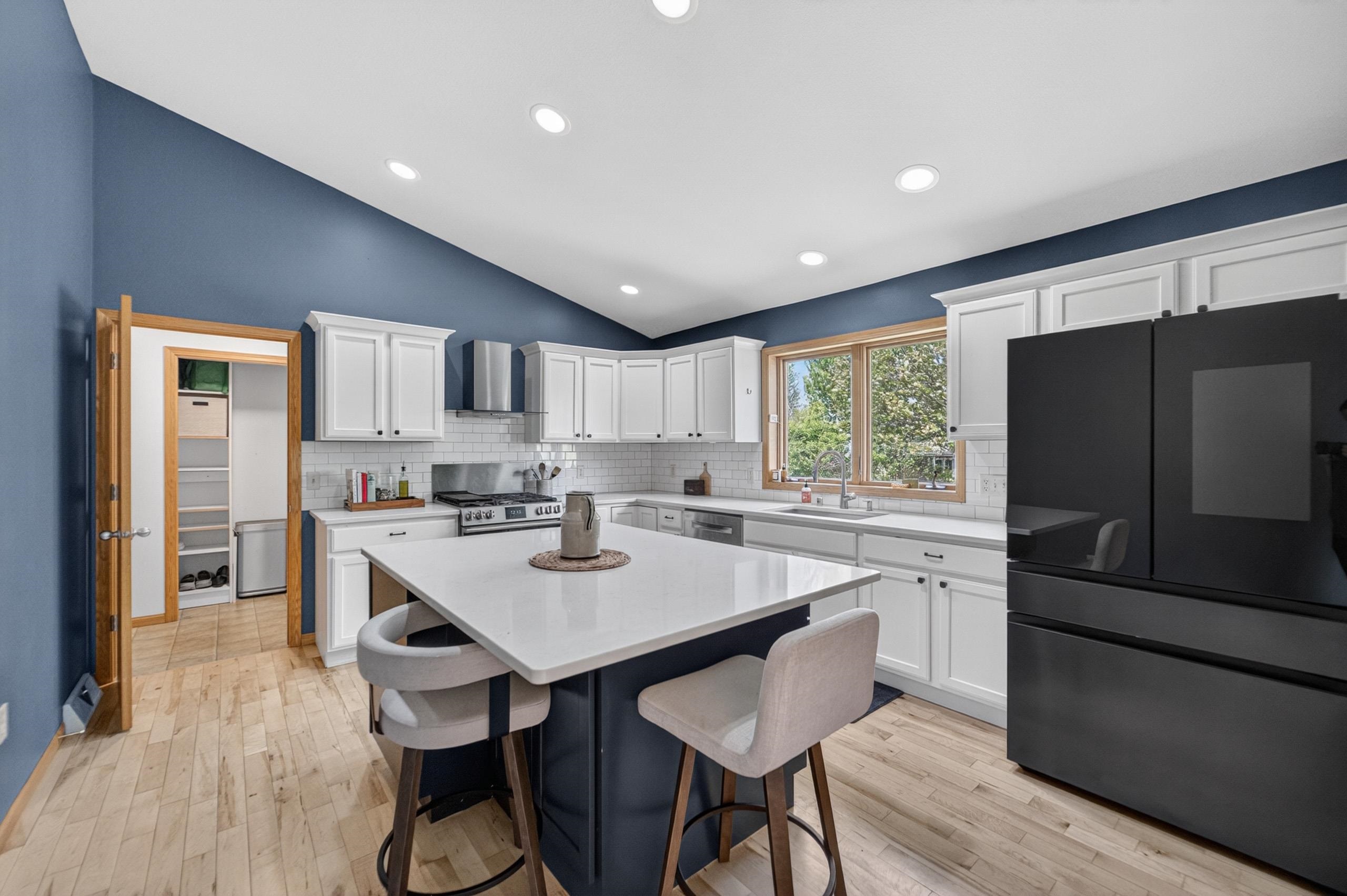 2877 Larkspur Lane