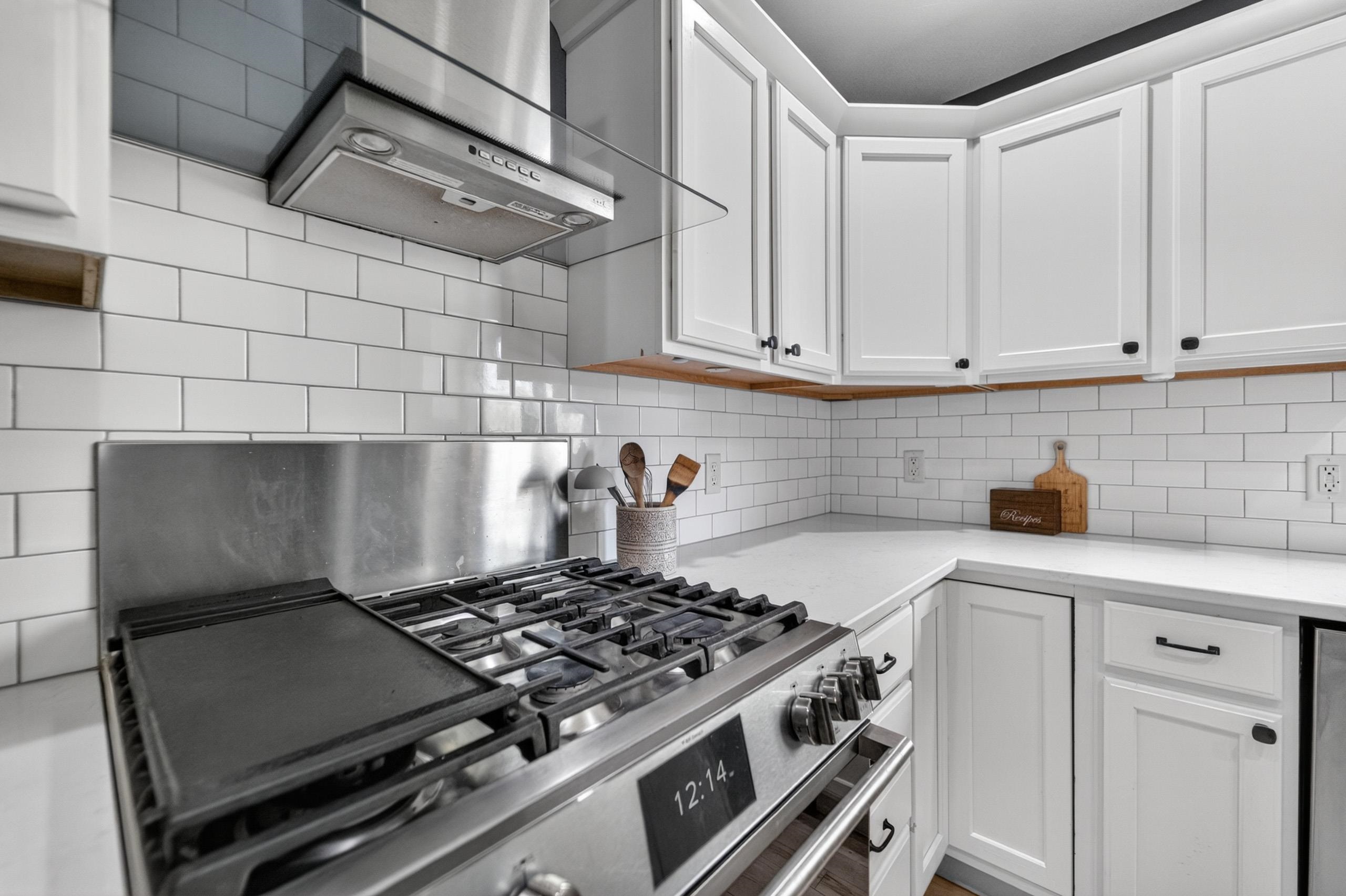 2877 Larkspur Lane