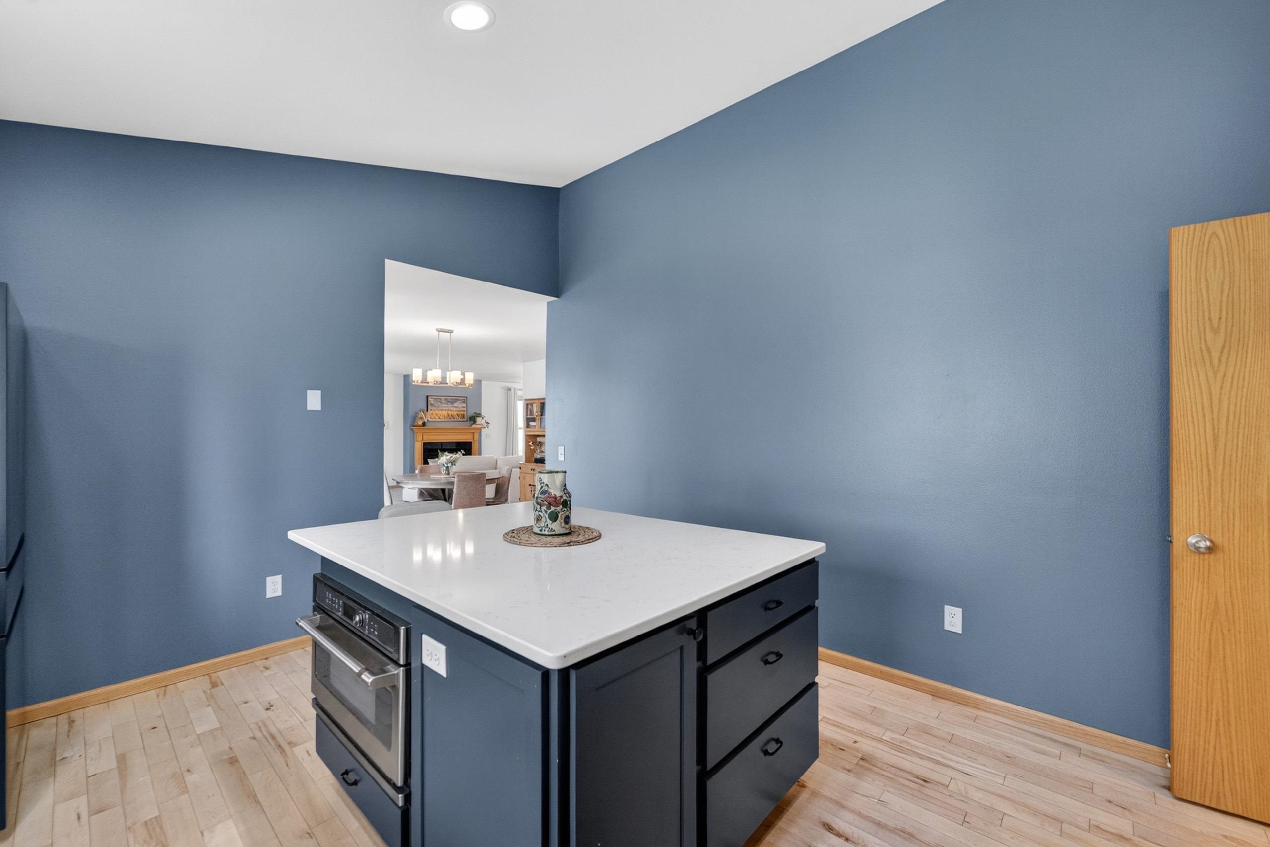 2877 Larkspur Lane