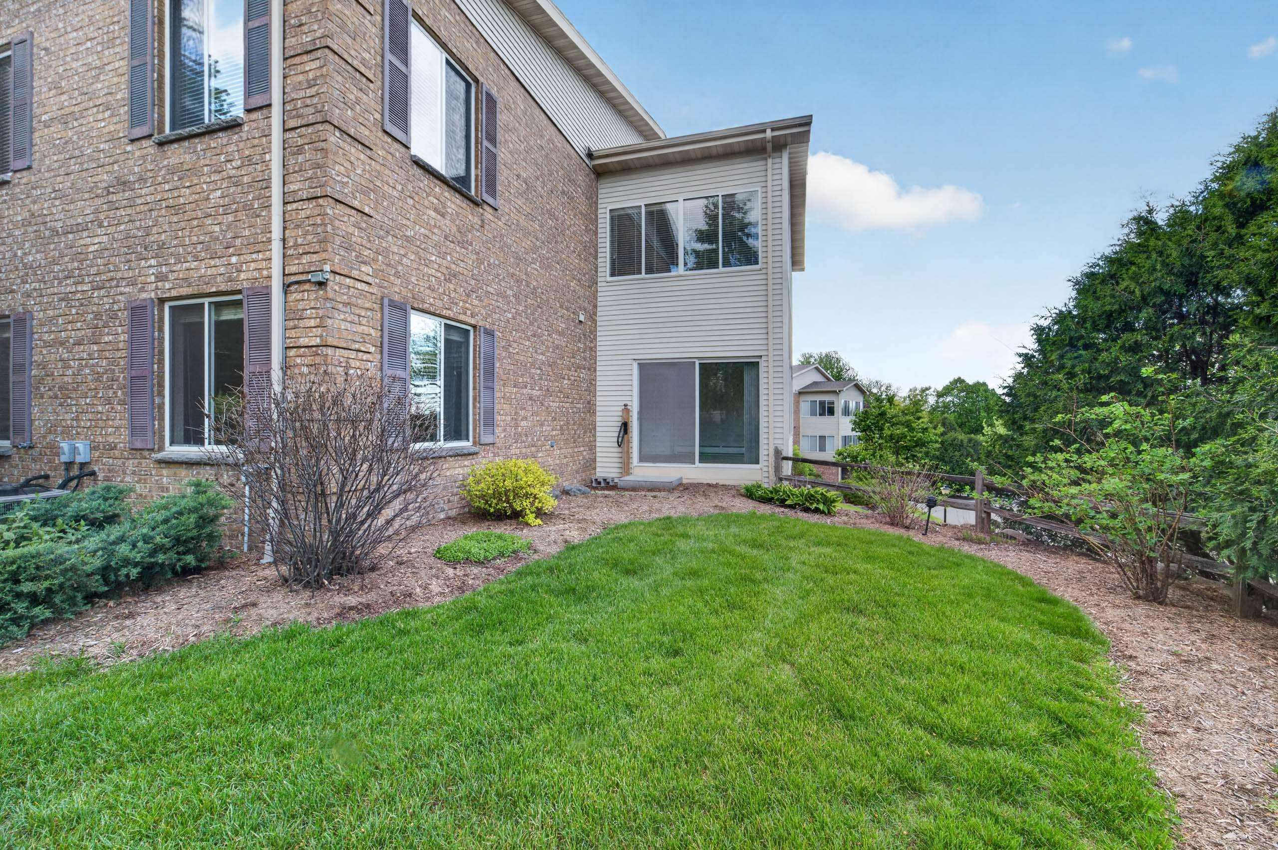 1612 S Golf Glen D