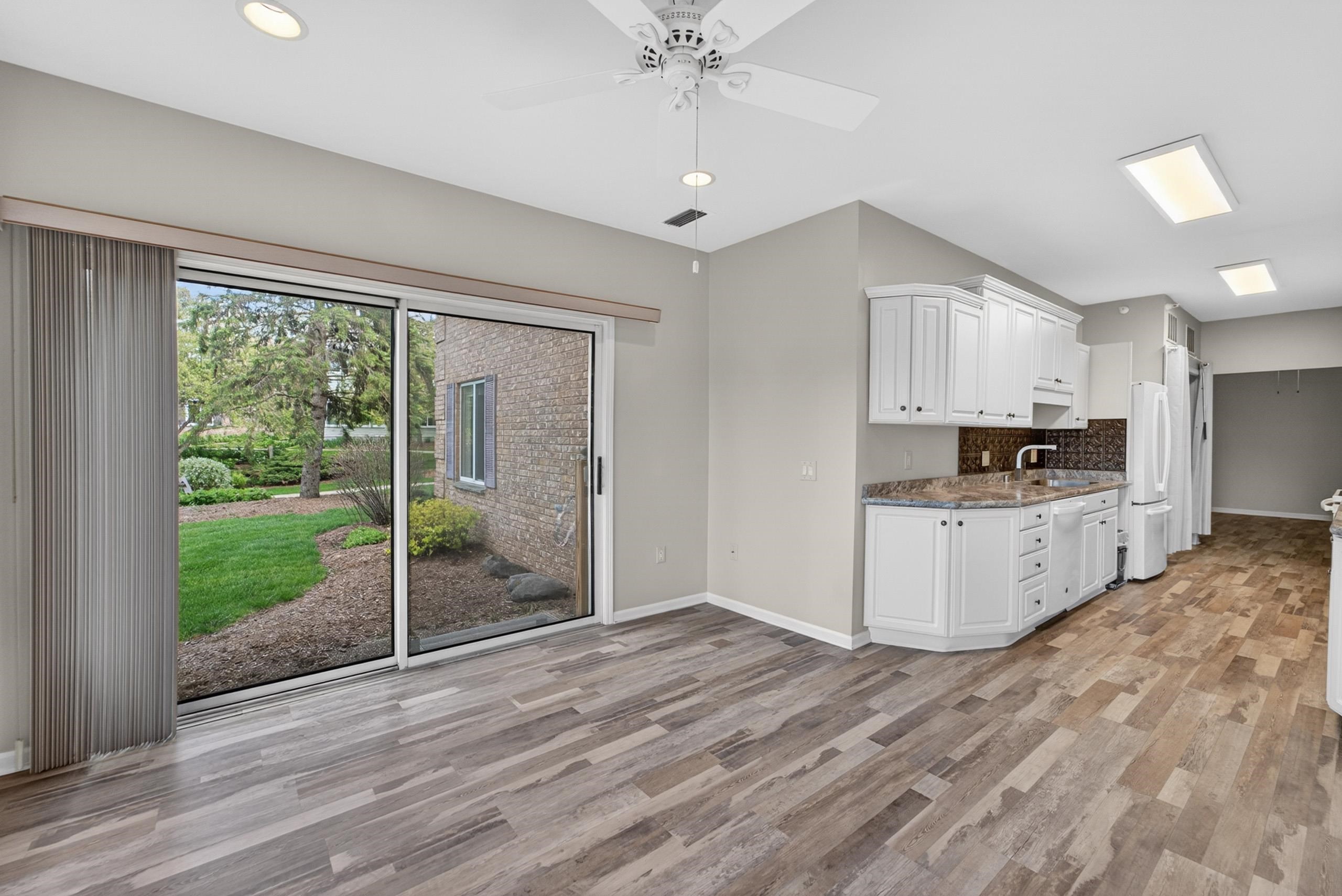 1612 S Golf Glen D