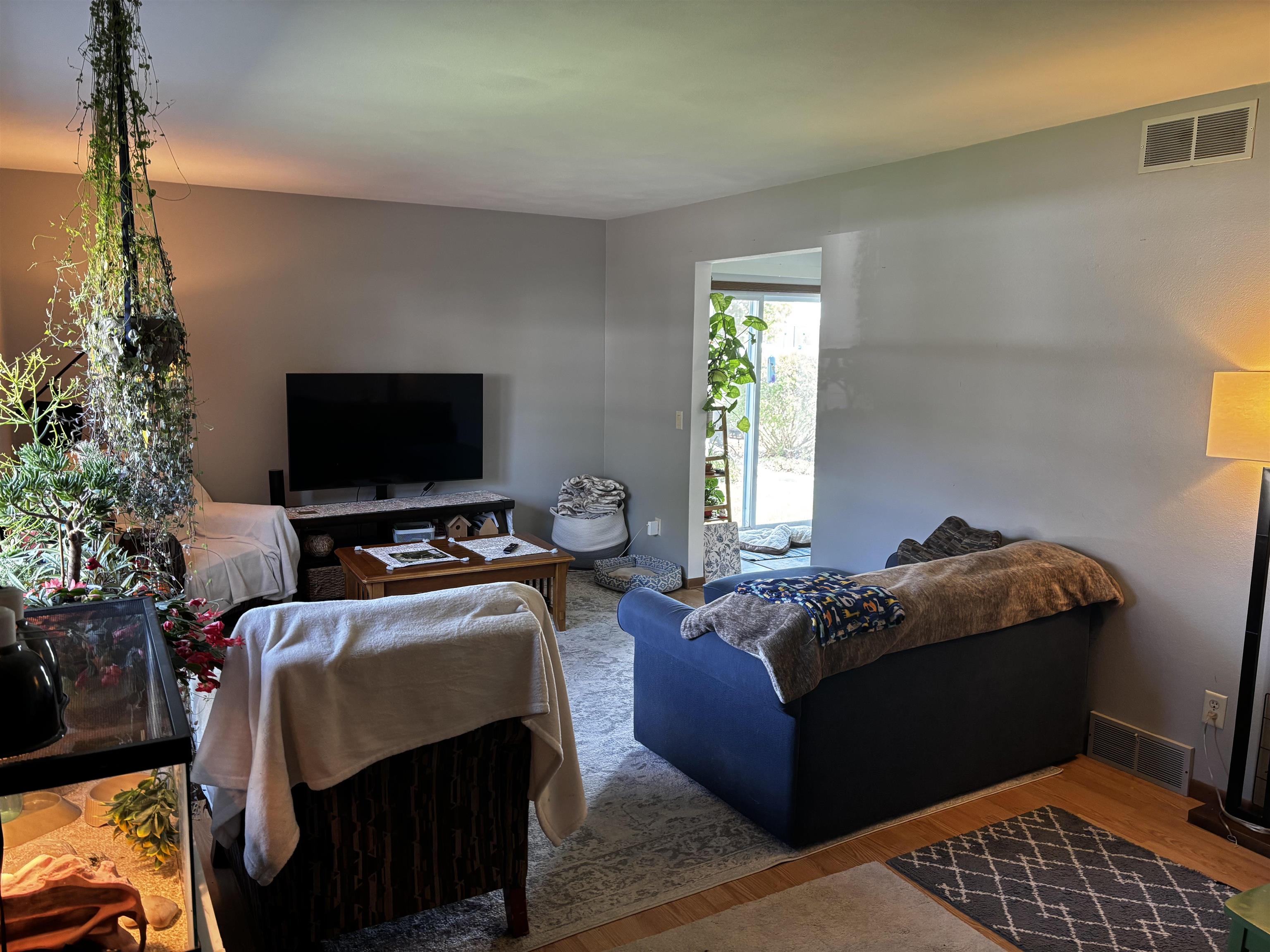1102-1104 Sausalito Drive