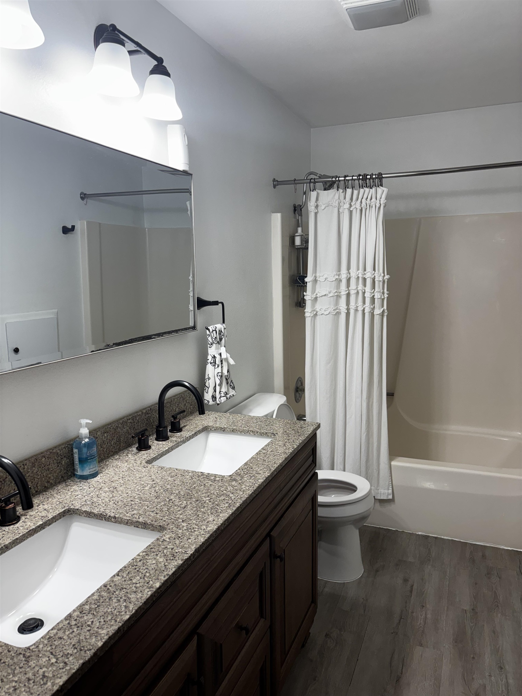 1102-1104 Sausalito Drive