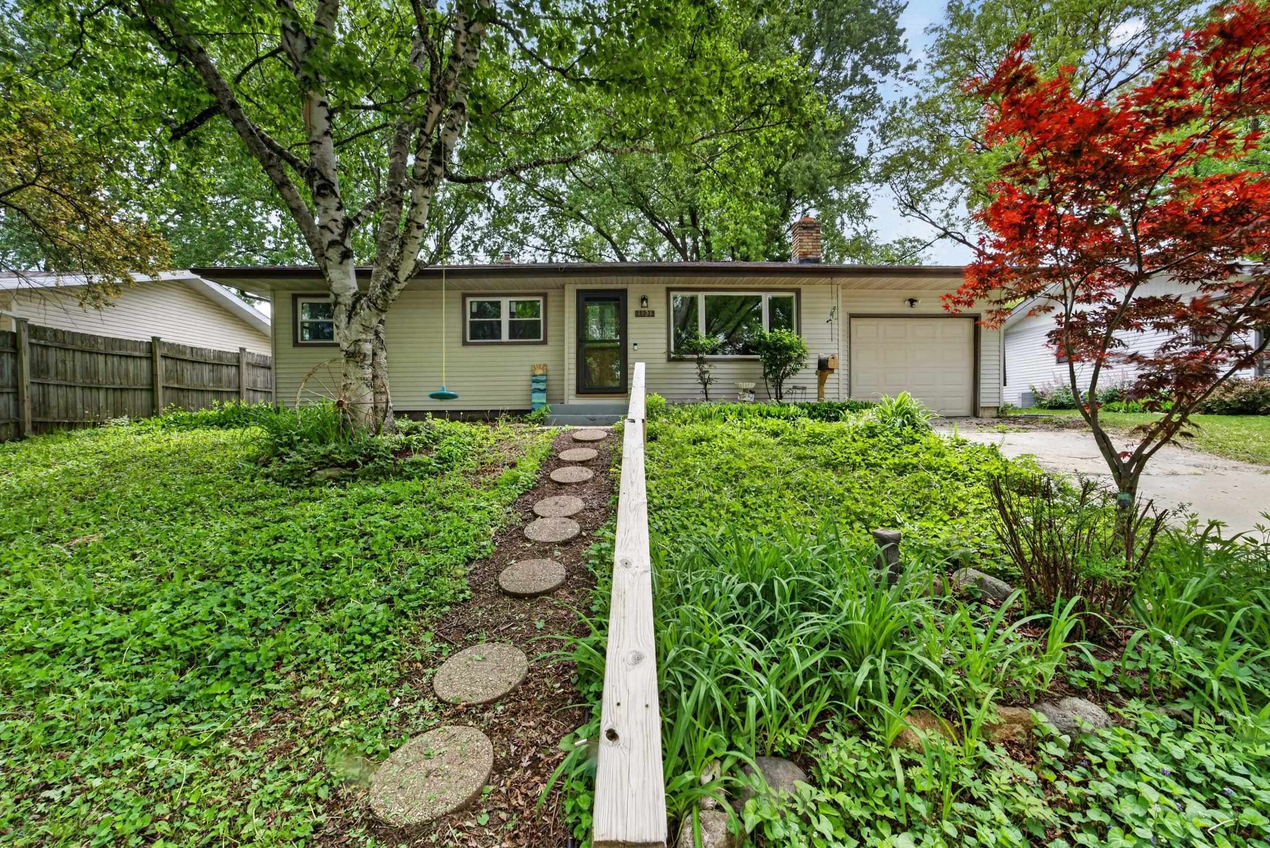 1121 Debra Lane
