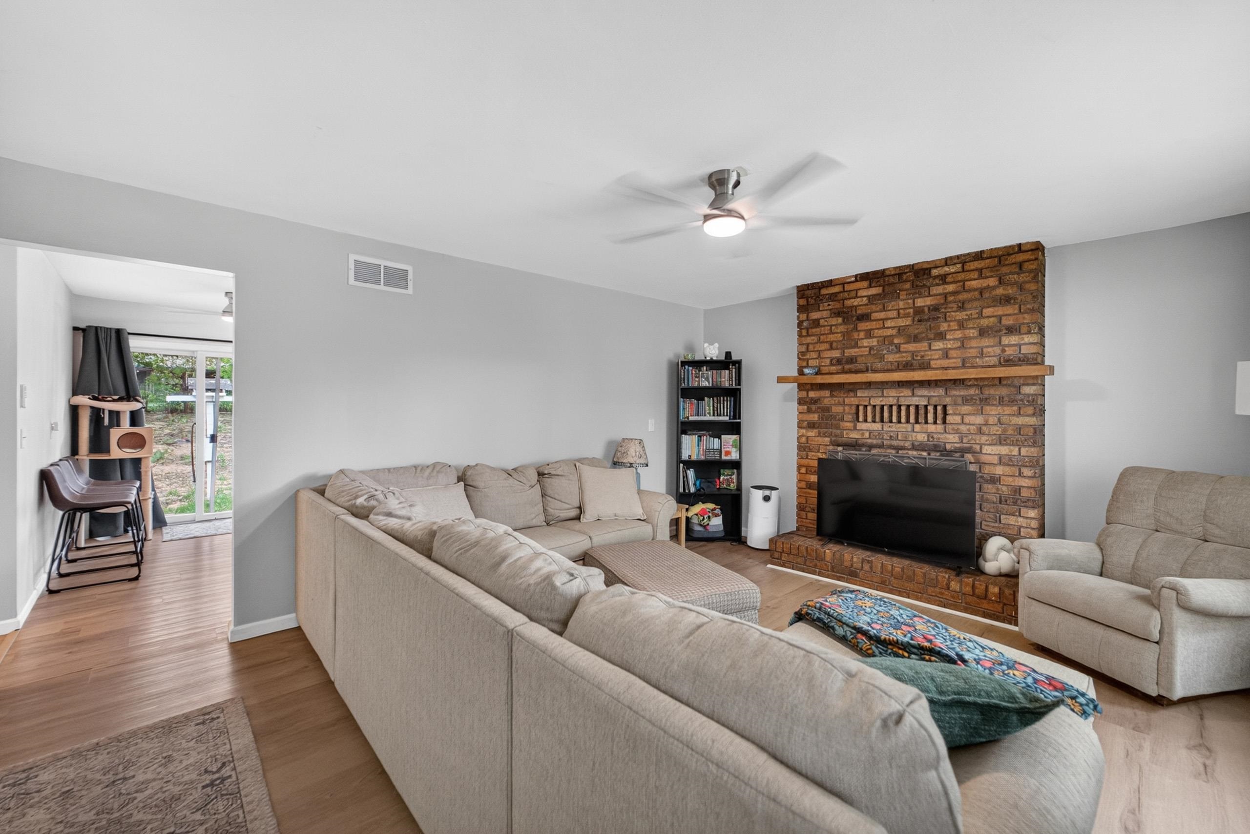 1121 Debra Lane