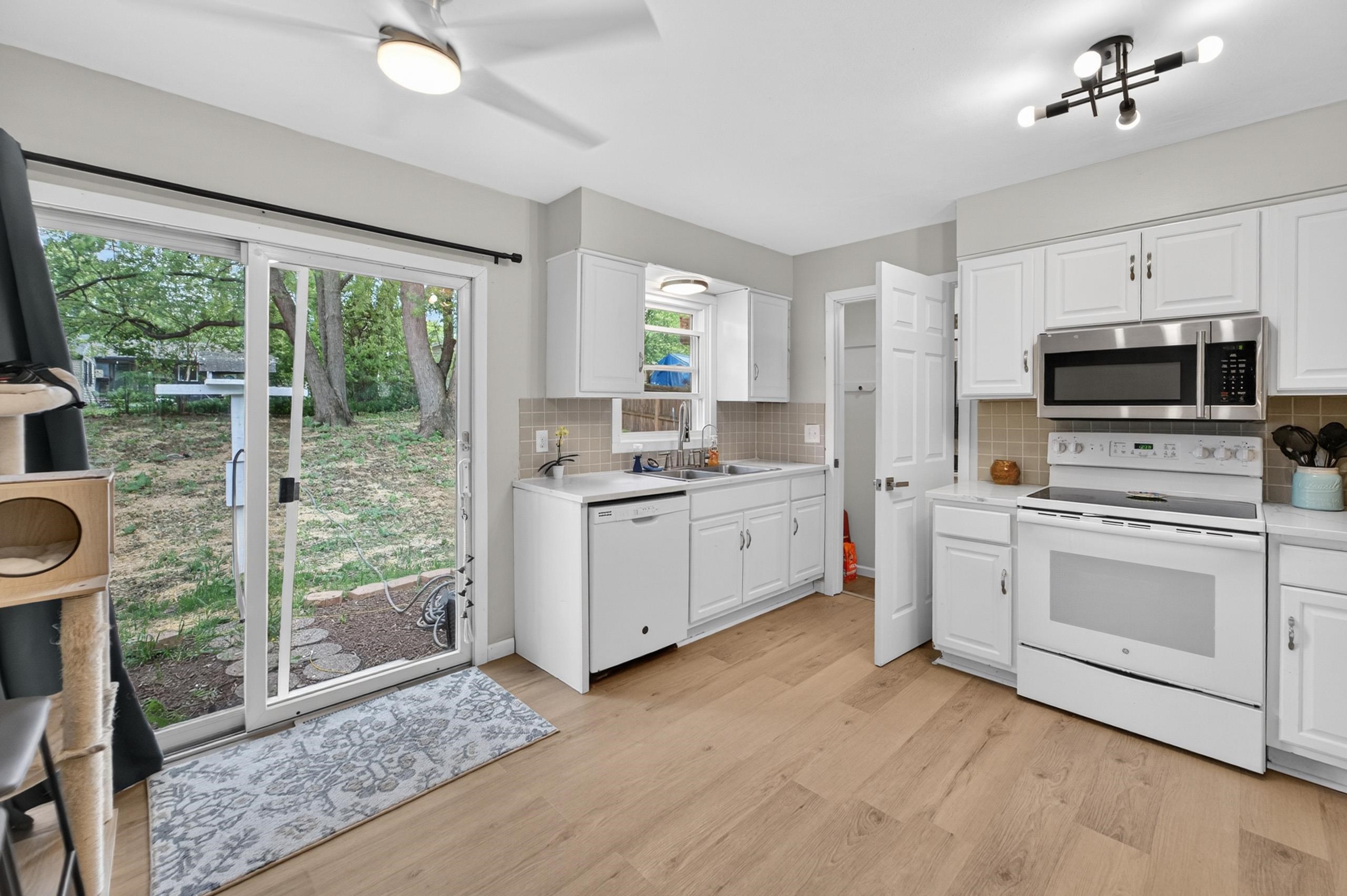 1121 Debra Lane