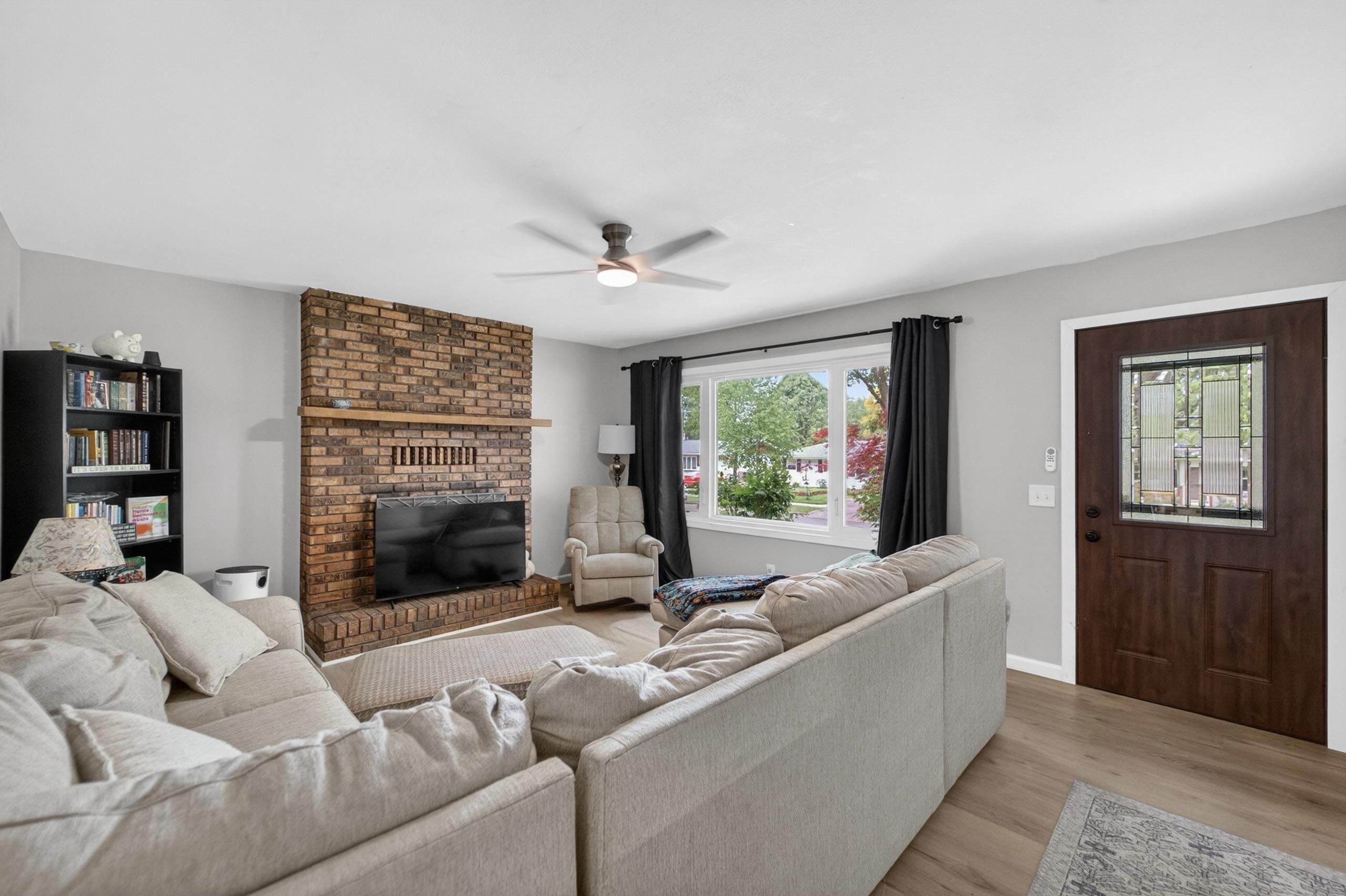 1121 Debra Lane